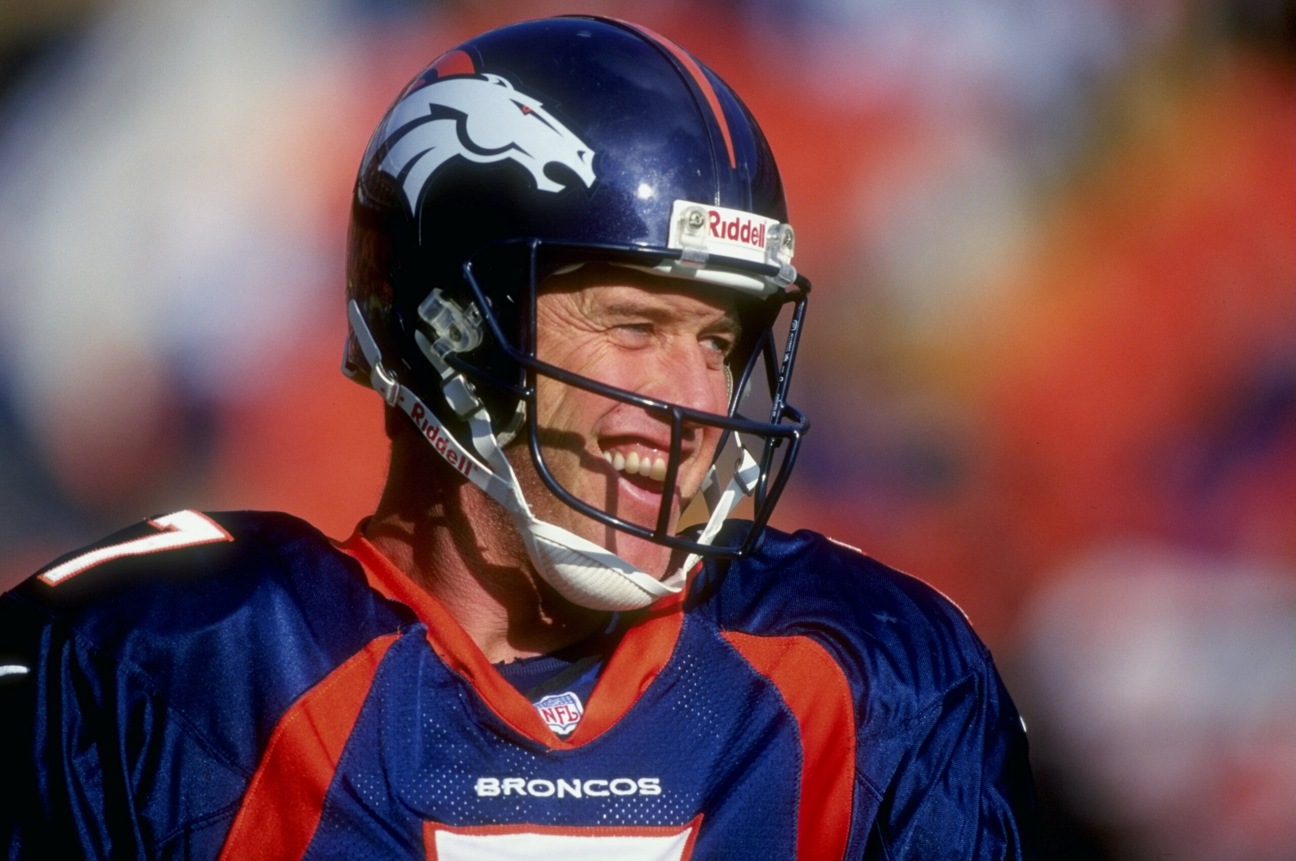 6 Dec 1998: Quarterback John Elway #7 of the Denver Broncos looks on during the game against the Kansas City Chiefs at Mile High Stadium in Denver, Colorado. The Broncos defeated the Chiefs 35-31.