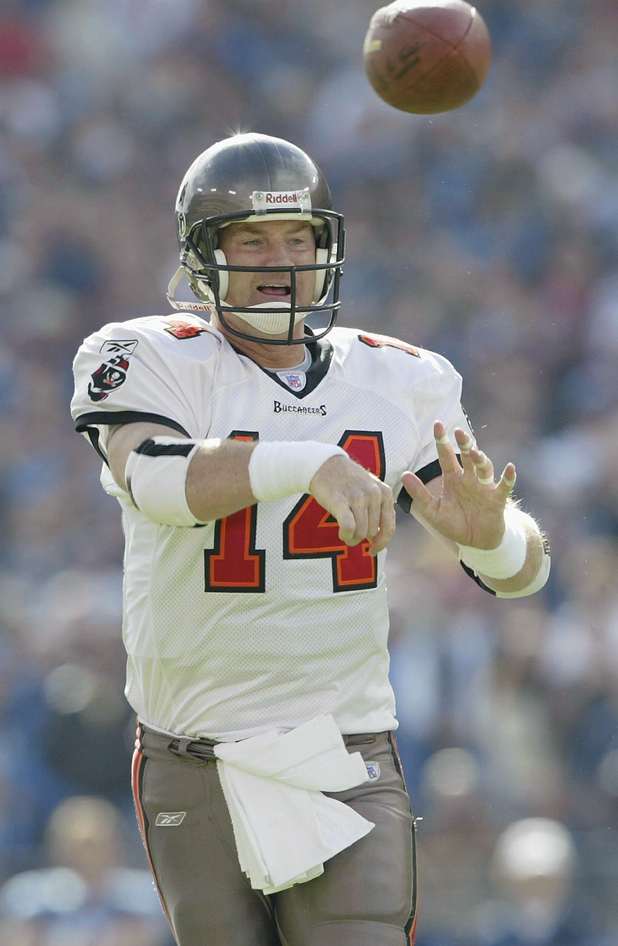 NASHVILLE, TN - DECEMBER 28:  Brad Smith #14 of the Tampa Bay Buccaneers passes the ball in the first half against the Tennessee Titans on December 28, 2003 at The Coliseum in Nashville, Tennessee.  (Photo by Elsa/Getty Images)