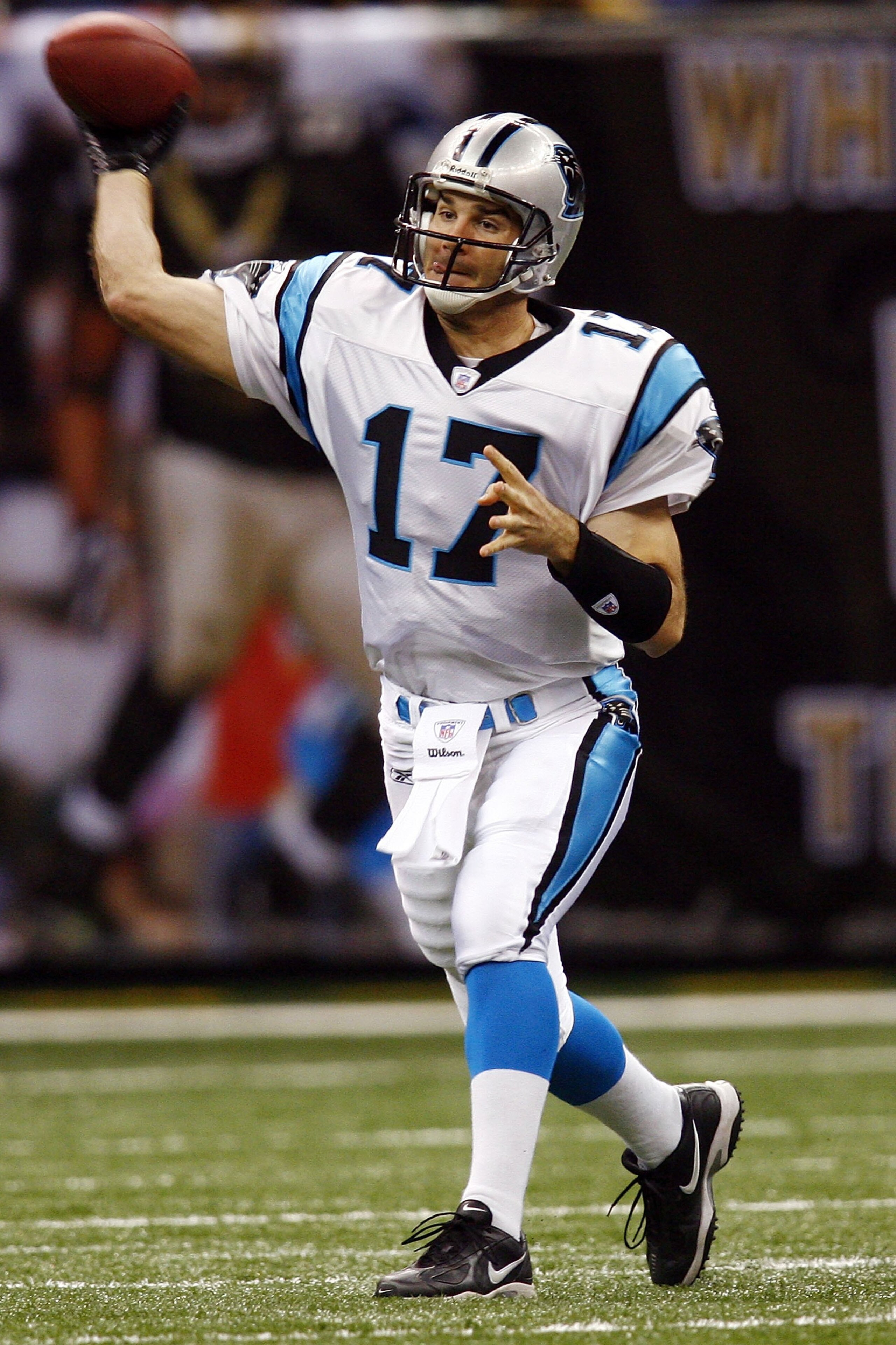 NEW ORLEANS - DECEMBER 31:  Quarterback Jake Delhomme #17 of the Carolina Panthers throws a pass against the New Orleans Saints on December 31, 2006 at the Superdome in New Orleans, Louisiana.  (Photo by Chris Graythen/Getty Images)
