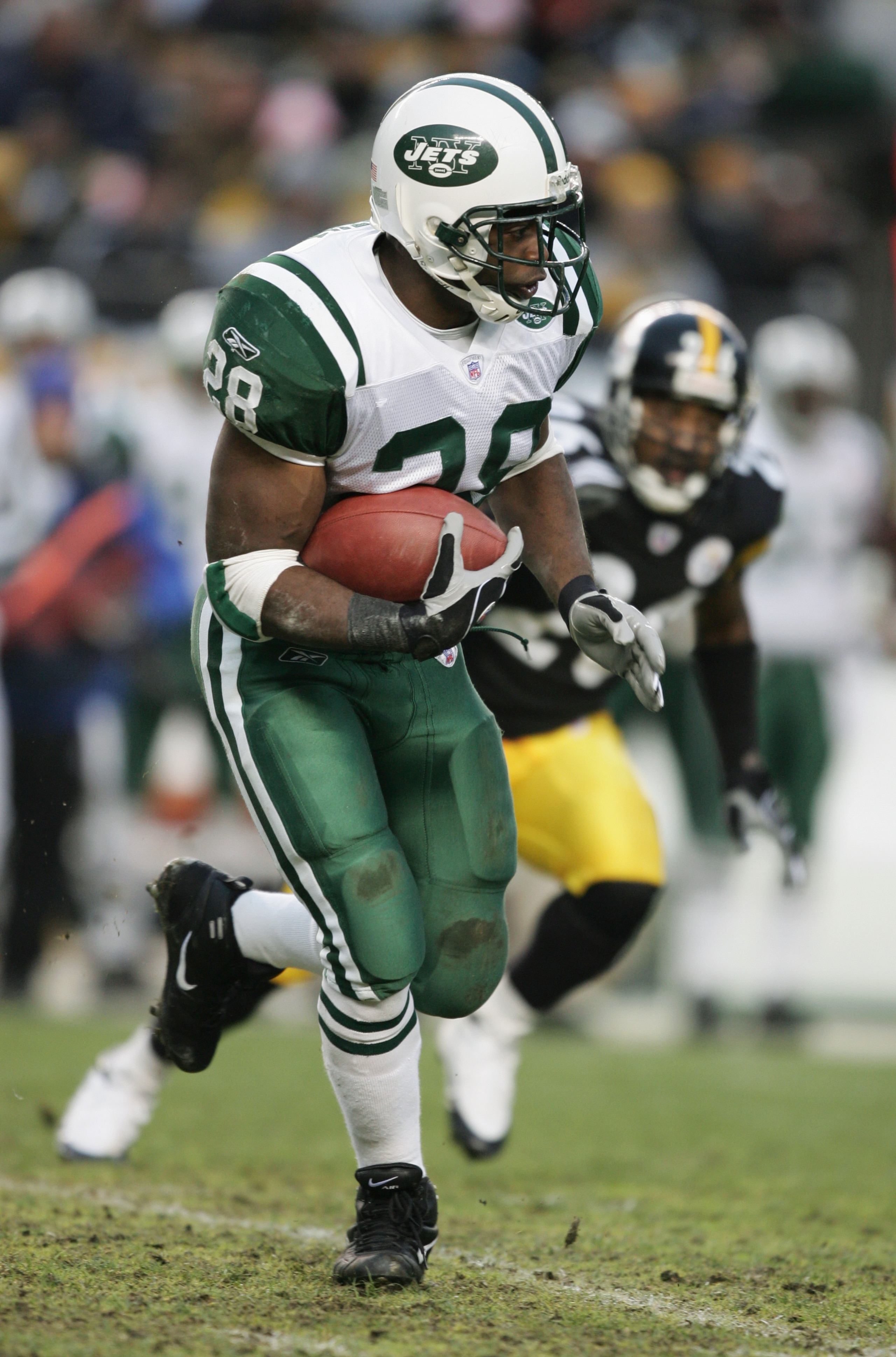 PITTSBURGH - DECEMBER 12:  Running back Curtis Martin #28 of the New York Jets carries the ball against the Pittsburgh Steelers during the game on December 12, 2004 at Heinz Field in Pittsburgh, Pennsylvania. The Steelers won 17-7. (Photo by Al Bello/Gett