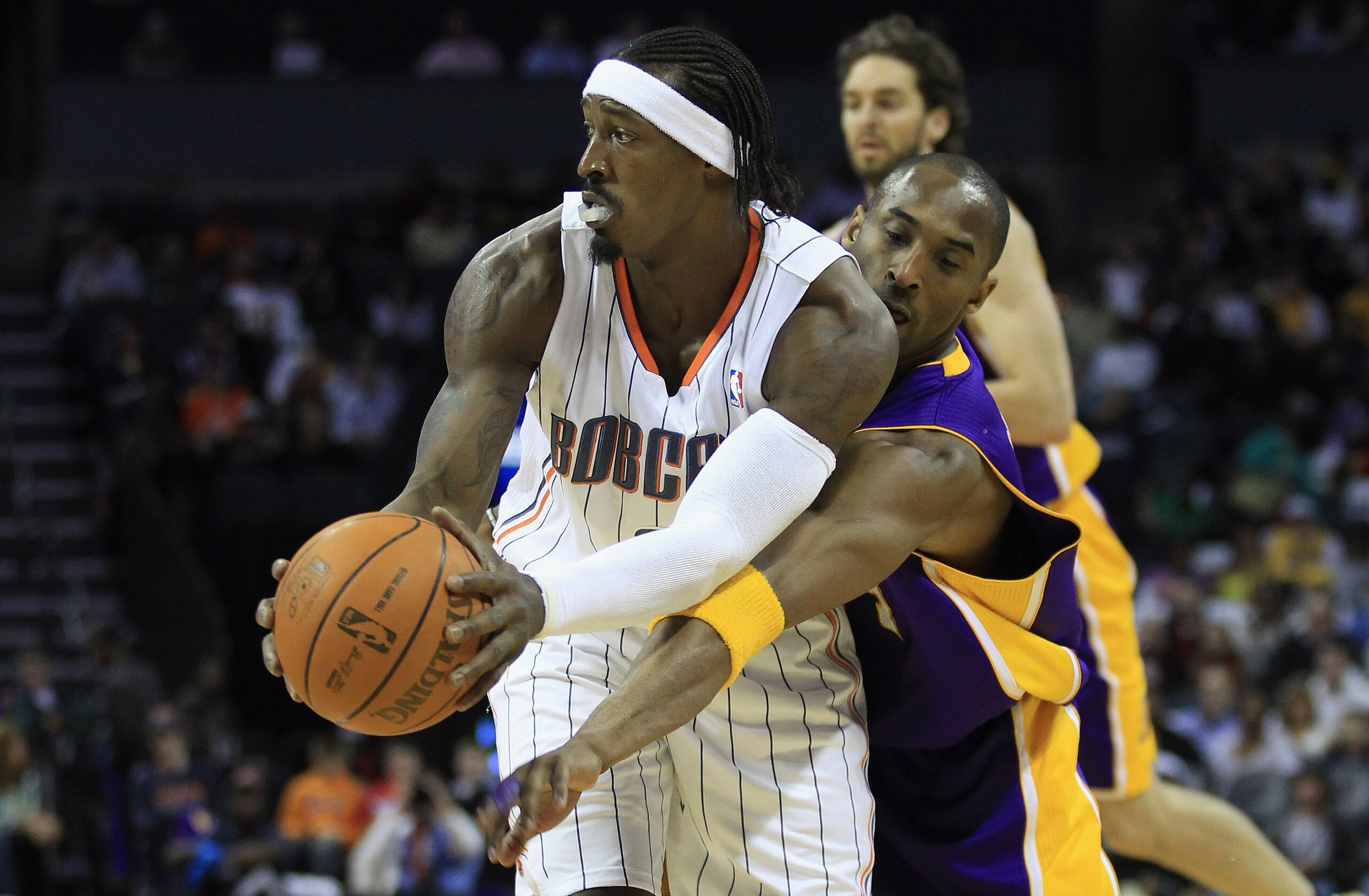 CHARLOTTE, NC - FEBRUARY 14:  Kobe Bryant #24 of the Los Angeles Lakers tries to steal the ball away from Gerald Wallace #3 of the Charlotte Bobcats during their game at Time Warner Cable Arena on February 14, 2011 in Charlotte, North Carolina. NOTE TO US