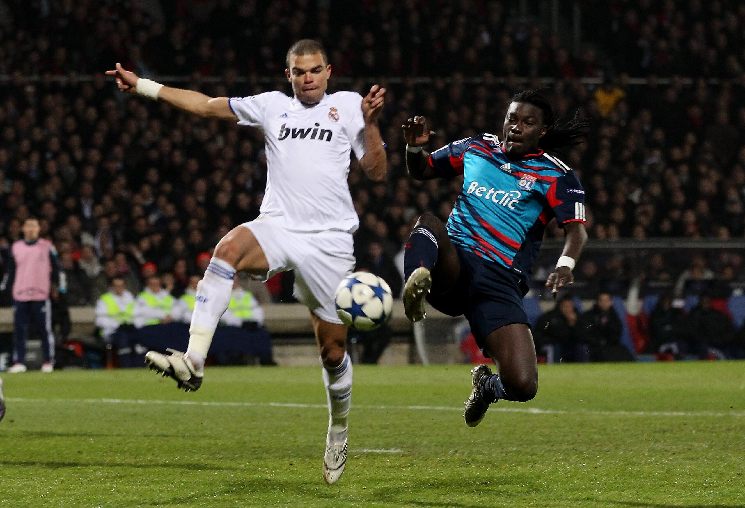 LYON, FRANCE - FEBRUARY 22: Pepe of Real Madrid (L) in action with Bafetimbi Gomis of Lyon during the Champions League match between Lyon and Real Madrid at Stade Gerland on February 22, 2011 in Lyon, France. (Photo by Scott Heavey/Getty Images) LYON, FRANCE - FEBRUARY 22: Pepe of Real Madrid (L) in action with Bafetimbi Gomis of Lyon during the Champions League match between Lyon and Real Madrid at Stade Gerland on February 22, 2011 in Lyon, France. (Photo by Scott Heavey/Getty Images)
