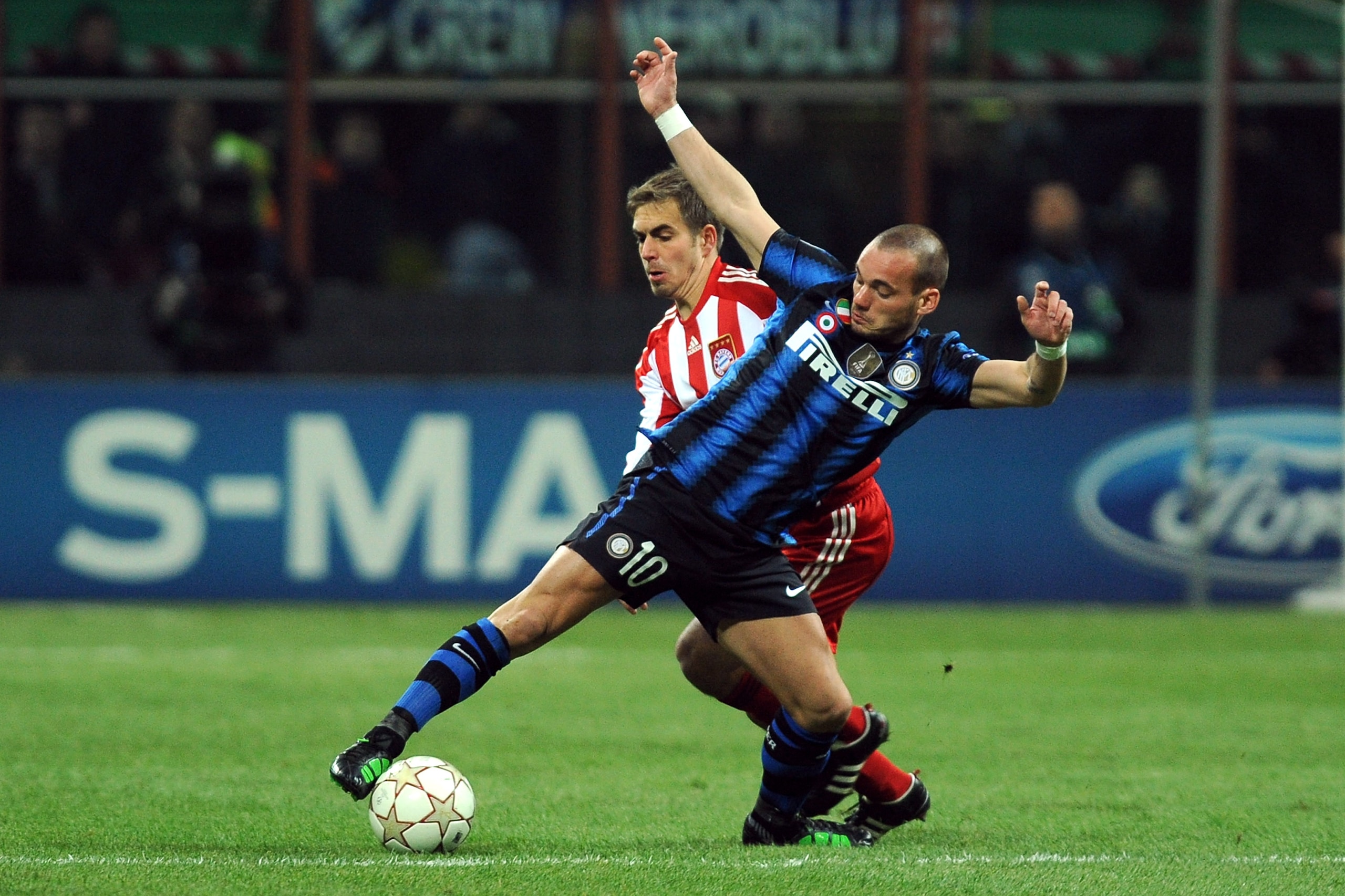 MILAN, ITALY - FEBRUARY 23: Wesley Sneijder (#10) of Inter Milan is challenged by Philipp Lahm of FC Bayern Muenchen during the UEFA Champions League round of 16 first leg match between Inter Milan v FC Bayern Muenchen on February 23, 2011 in Milan, Ital MILAN, ITALY - FEBRUARY 23: Wesley Sneijder (#10) of Inter Milan is challenged by Philipp Lahm of FC Bayern Muenchen during the UEFA Champions League round of 16 first leg match between Inter Milan v FC Bayern Muenchen on February 23, 2011 in Milan, Ital