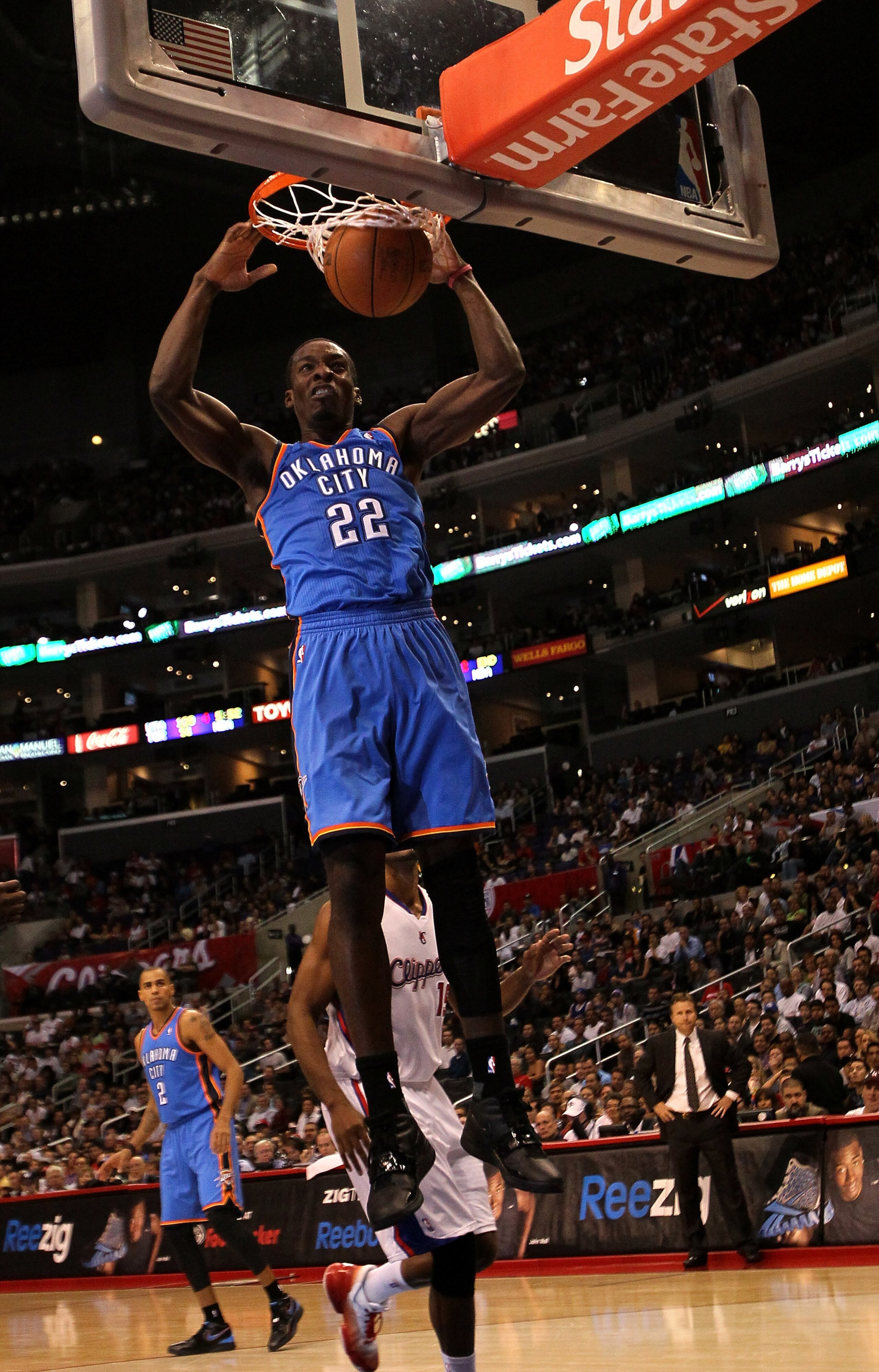 LOS ANGELES - NOVEMBER 3: Jeff Green #22 of the Oklahoma City Thunder dunks against the Los Angeles Clippers at Staples Center on November 3, 2010 in Los Angeles, California. NOTE TO USER: User expressly acknowledges and agrees that, by downloading and LOS ANGELES - NOVEMBER 3: Jeff Green #22 of the Oklahoma City Thunder dunks against the Los Angeles Clippers at Staples Center on November 3, 2010 in Los Angeles, California. NOTE TO USER: User expressly acknowledges and agrees that, by downloading and