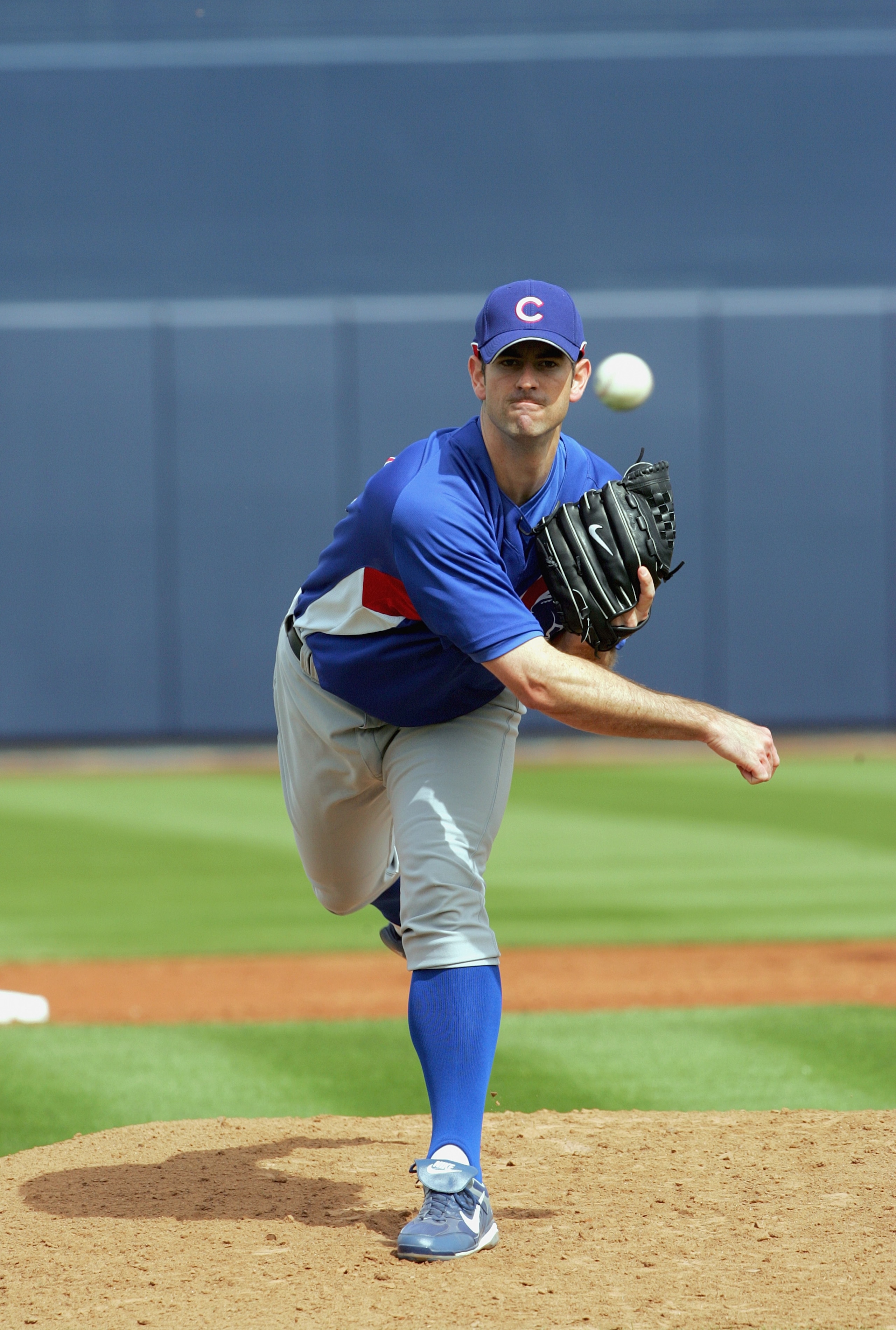 PEORIA, AZ - MARCH 5: Pitcher Mark Prior #22 of the Chicago Cubs pitches during a play against the Seattle Mariners during Spring Training at Peoria Sports Complex March 5, 2007 in Peoria, Arizona. (Photo by Stephen Dunn/Getty Images)