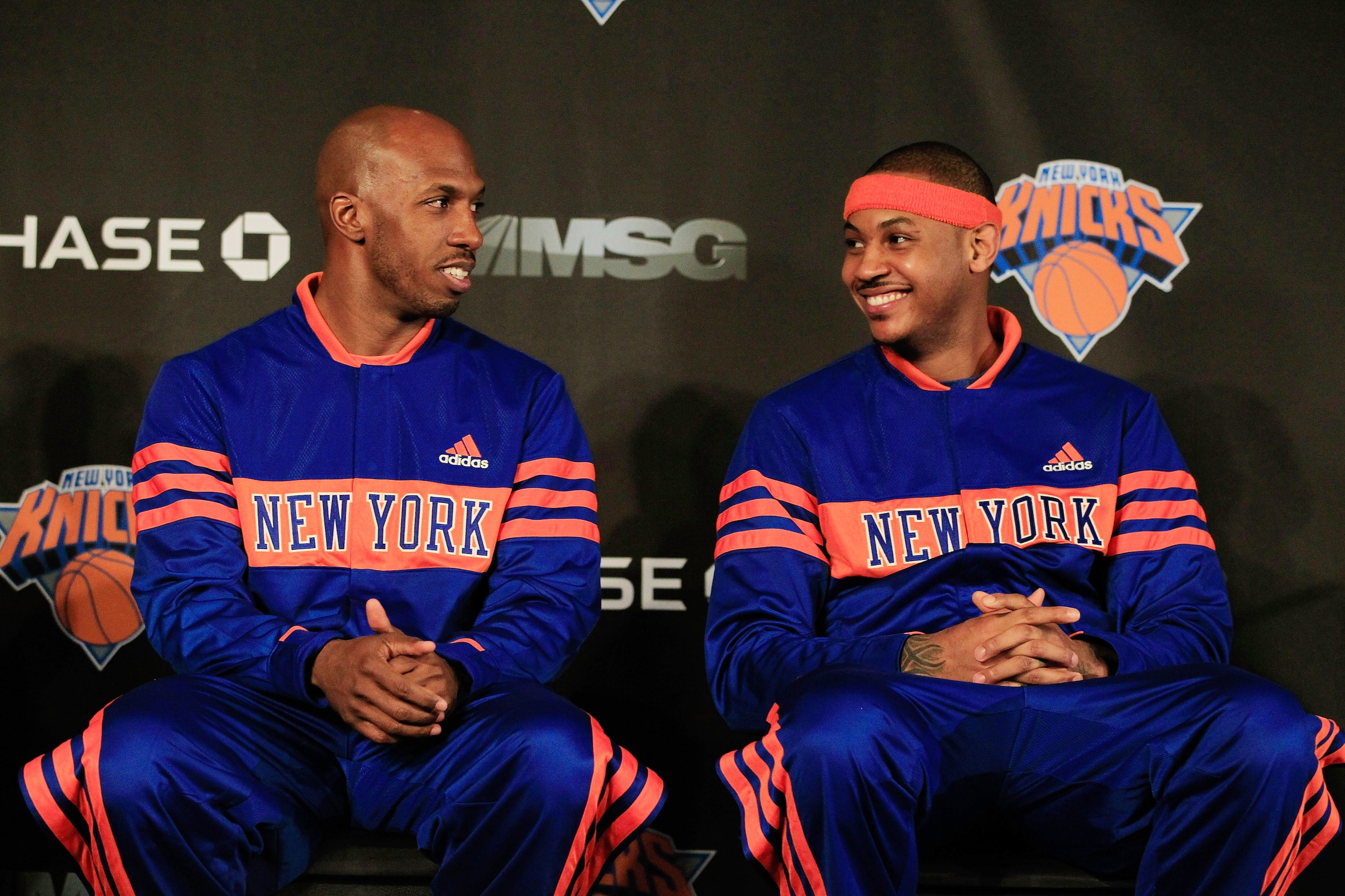 NEW YORK, NY - FEBRUARY 23:  New York Knicks new players (R) Carmelo Anthony and (L) Chauncy Billups are introduced to the media at a press conference at Madison Square Garden on February 23, 2011 in New York City. NOTE TO USER: User expressly acknowledge