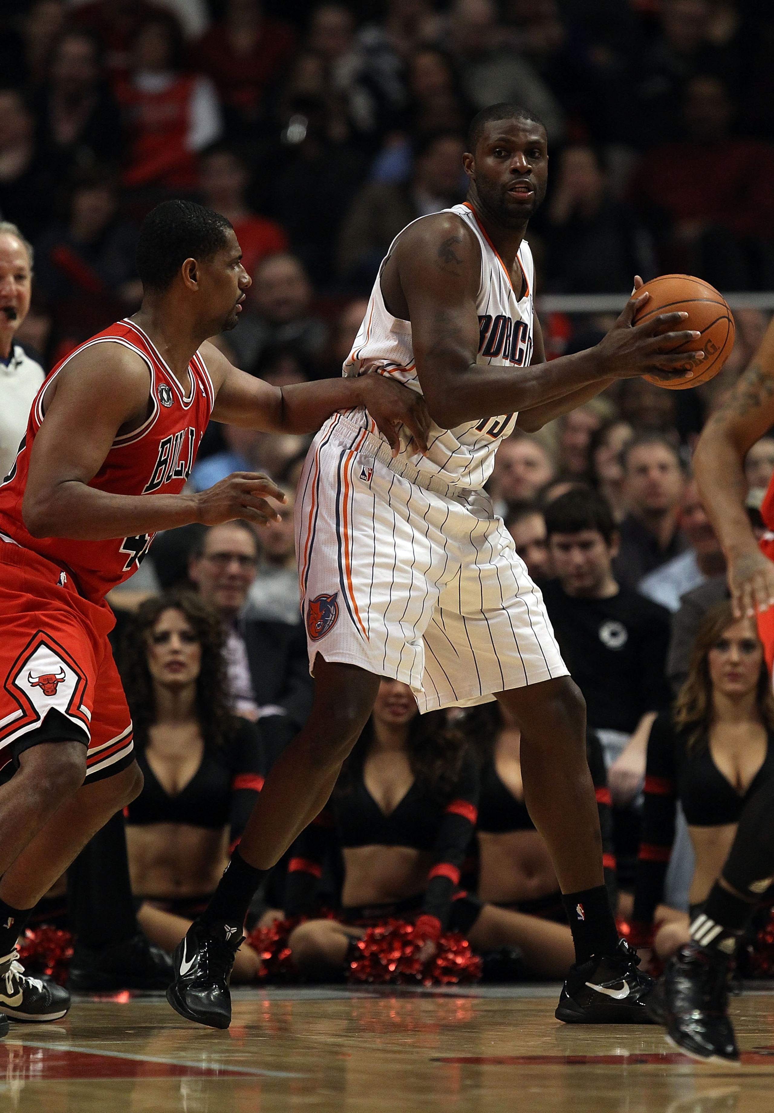 CHICAGO, IL - FEBRUARY 15: Nazr Mohammed #13 of the Charlotte Bobcats looks to pass as Kurt Thomas #40 of the Chicago Bulls defends at the United Center on February 15, 2011 in Chicago, Illinois. The Bulls defeated the Bobcats 106-94. NOTE TO USER: User e