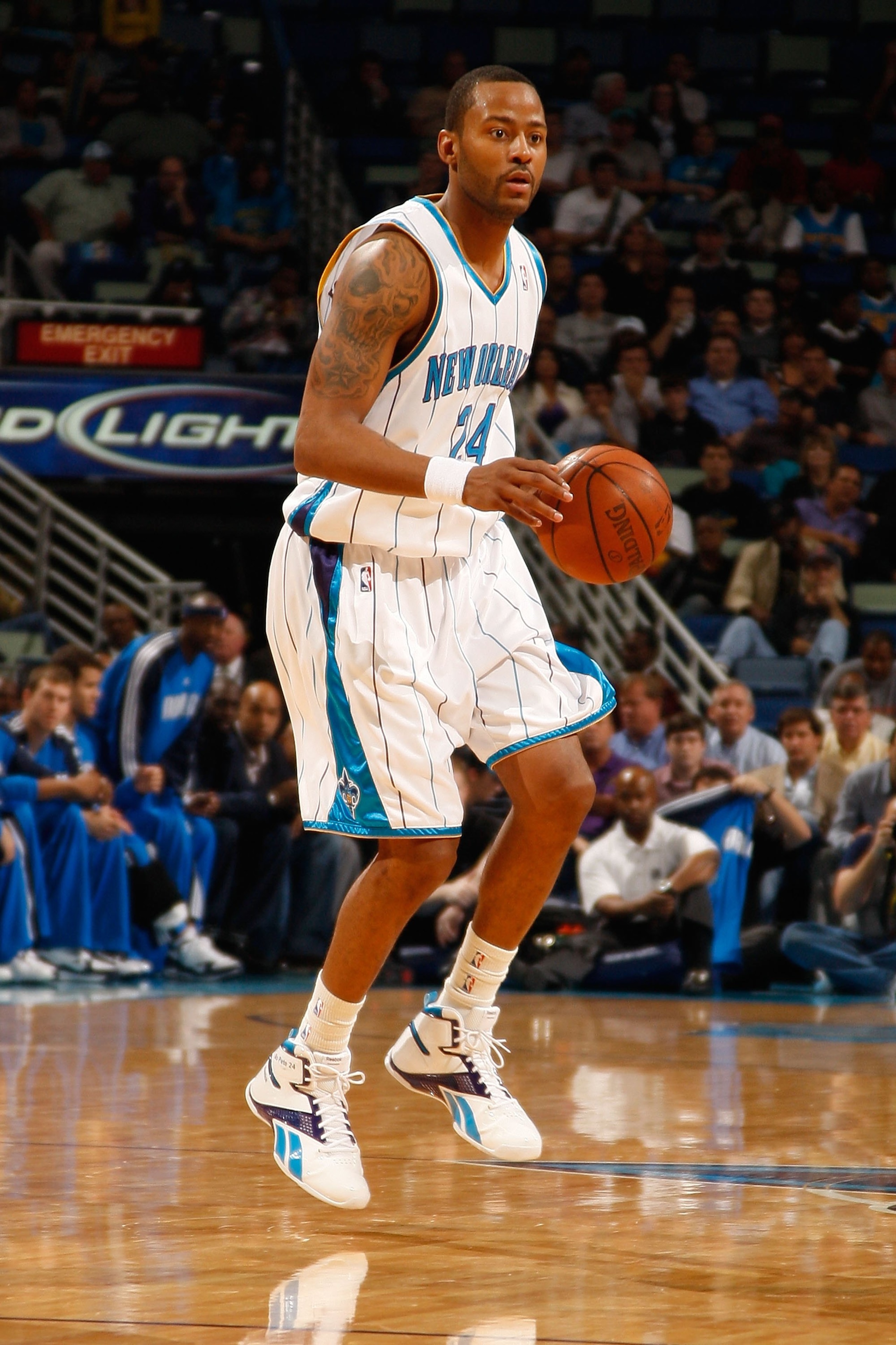 NEW ORLEANS - NOVEMBER 04:  Morris Peterson #24 of the New Orleans Hornets drives the ball against the Dallas Mavericks at New Orleans Arena on November 4, 2009 in New Orleans, Louisiana.  NOTE TO USER: User expressly acknowledges and agrees that, by down