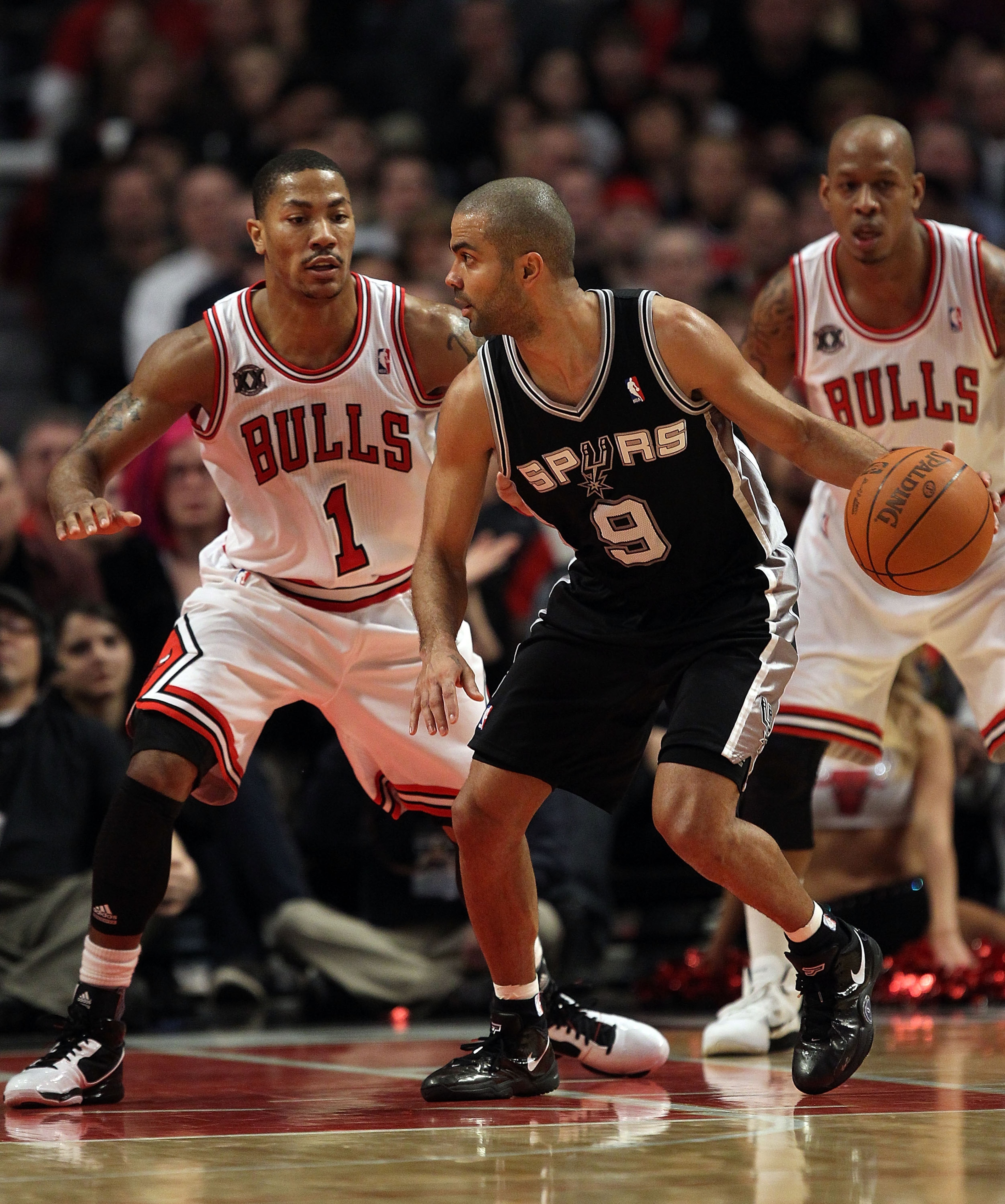 CHICAGO, IL - FEBRUARY 17: Tony Parker #9 of the San Antonio Spurs moves against Derrick Rose #1 of the Chicago Bulls at the United Center on February 17, 2011 in Chicago, Illinois. The Bulls defeated the Spurs 109-99. NOTE TO USER: User expressly acknowl