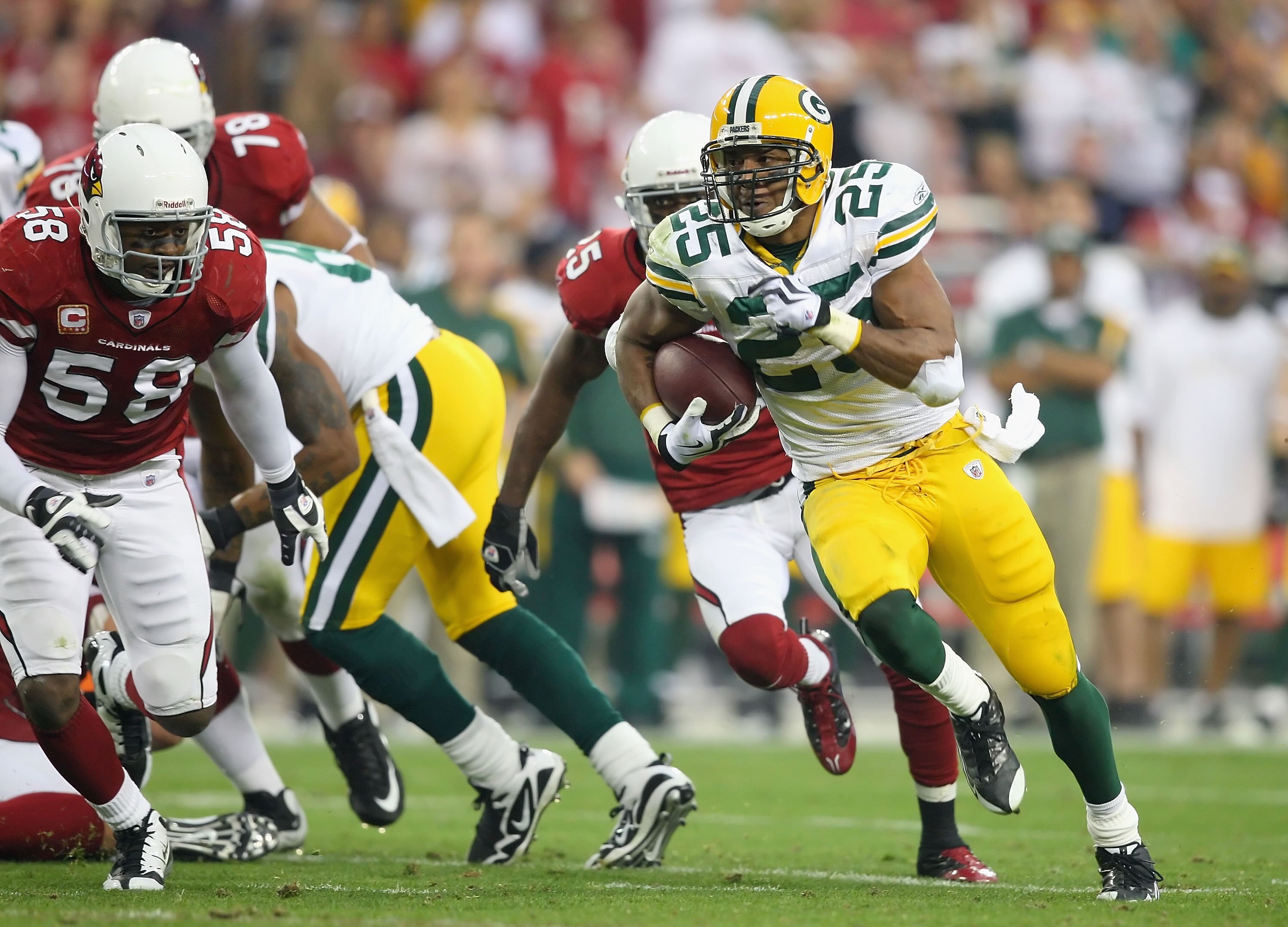 GLENDALE, AZ - JANUARY 10:  Runningback Ryan Grant #25 of the Green Bay Packers rushes the football during the 2010 NFC wild-card playoff game against the Arizona Cardinals at the Universtity of Phoenix Stadium on January 10, 2010 in Glendale, Arizona.  T