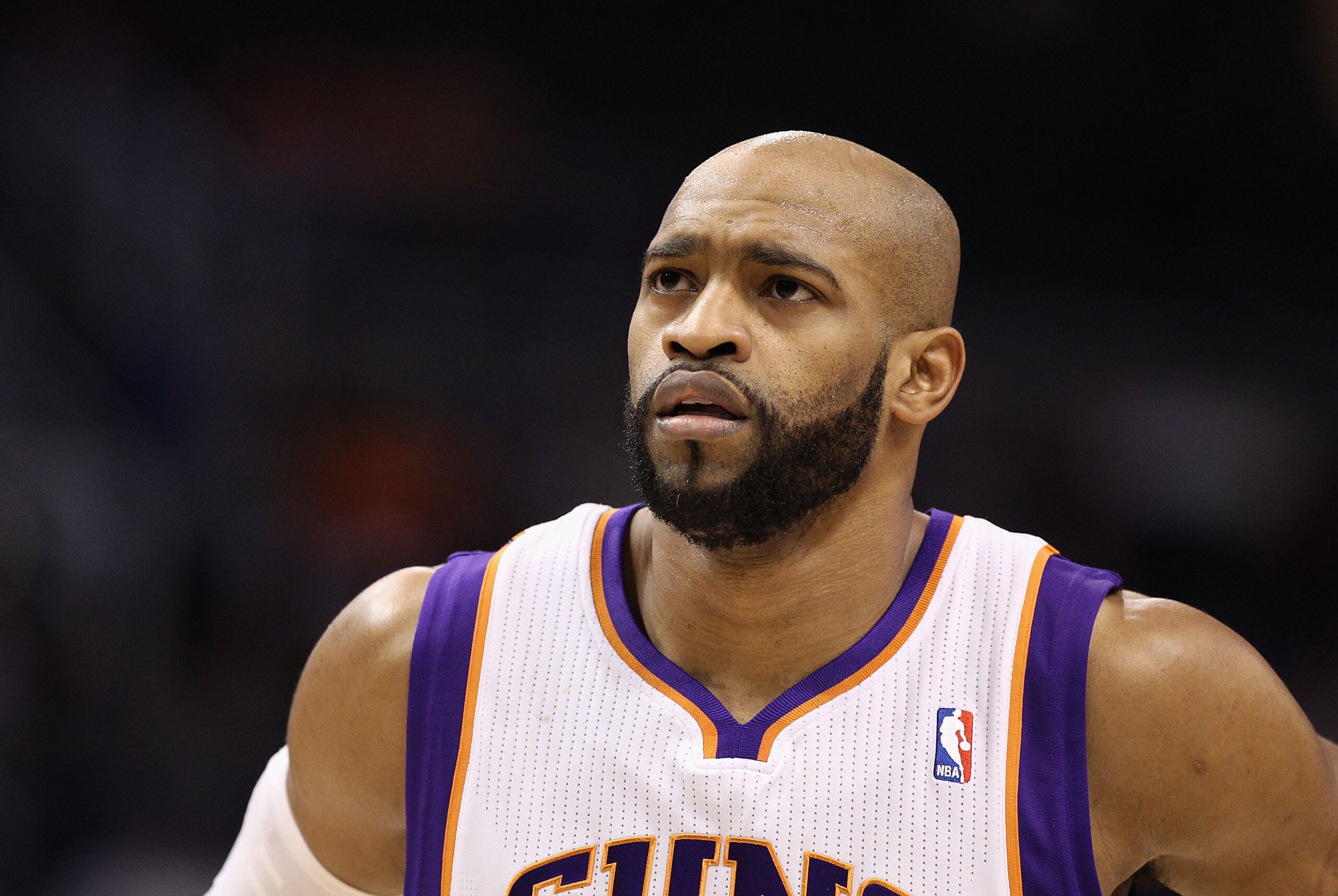 PHOENIX, AZ - JANUARY 14:  Vince Carter #25 of the Phoenix Suns in action during the NBA game against the Portland Trail Blazers at US Airways Center on January 14, 2011 in Phoenix, Arizona. The Suns defeated the Trail Blazers 115-111. NOTE TO USER: User