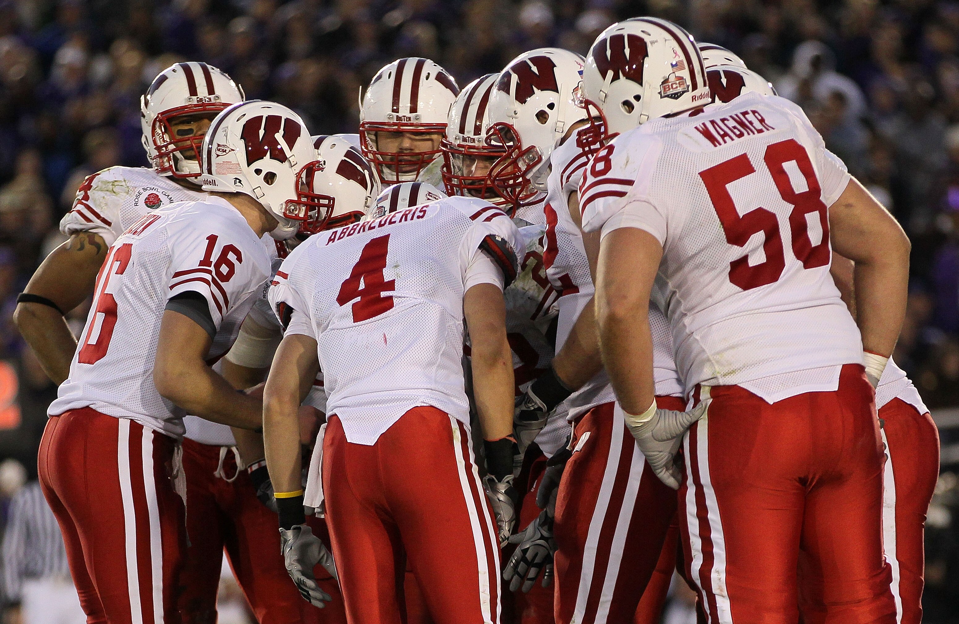 PASADENA, CA - JANUARY 01:  The Wisconsin Badgers huddle together during their game against the TCU Horned Frogs in the 97th Rose Bowl game on January 1, 2011 in Pasadena, California.  (Photo by Jeff Gross/Getty Images)
