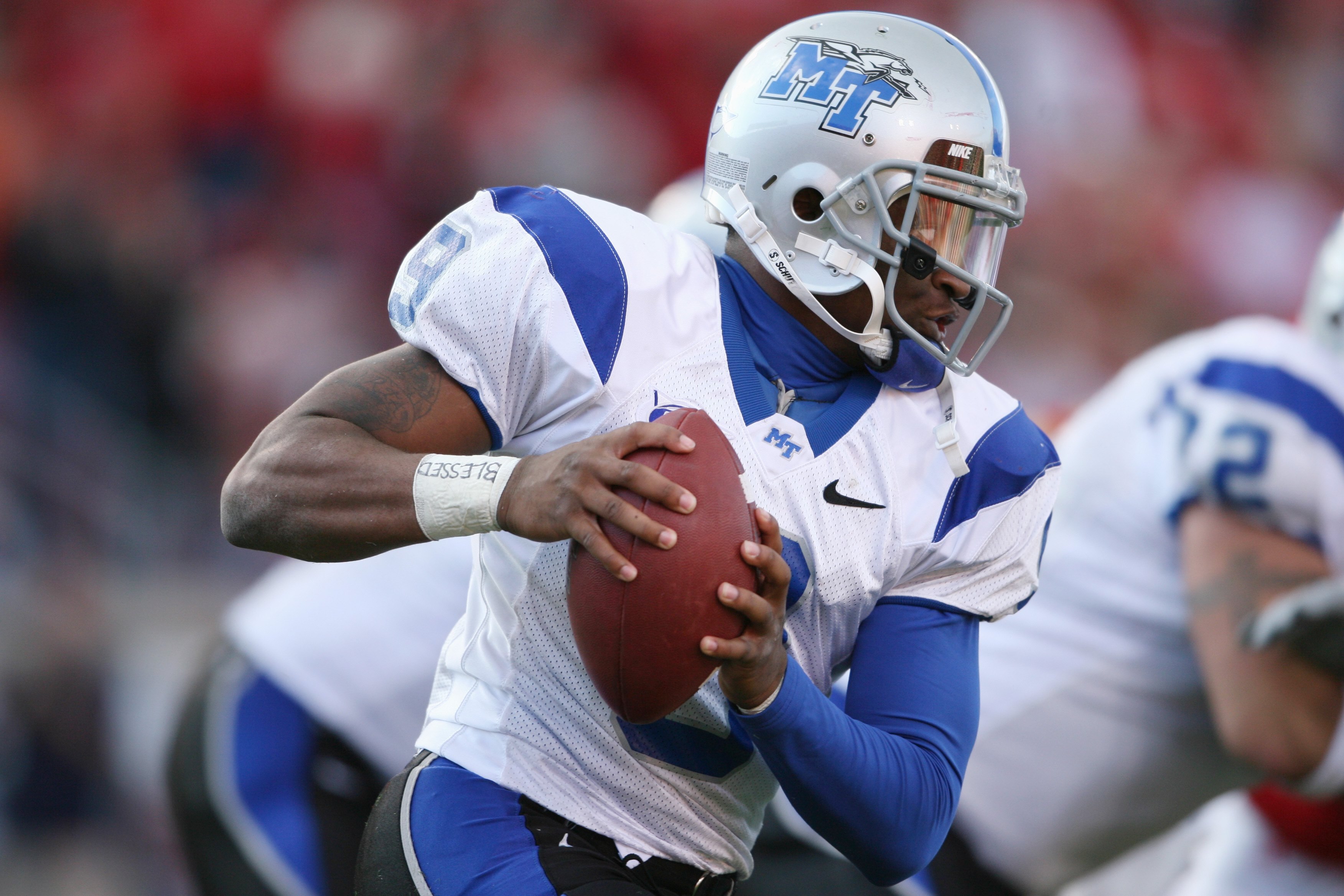 LOUISVILLE, KY - OCTOBER 18:  Quarterback Dwight Dasher #9 of the Middle Tennessee Blue Raiders looks to throw against the Louisville Cardinals during the game at Papa John's Cardinal Stadium on October 18, 2008 in Louisville, Kentucky.  Louisville defeat