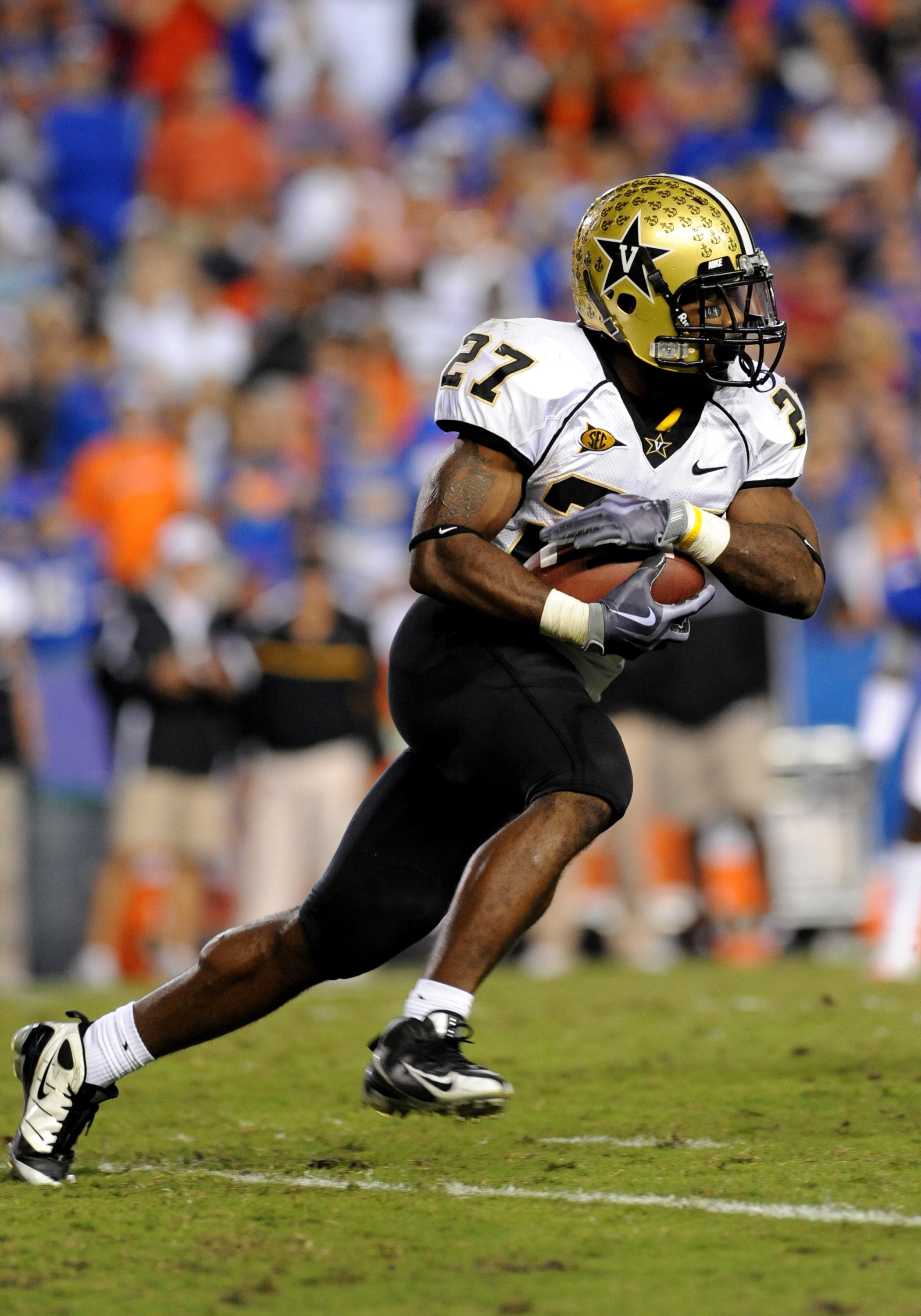 GAINESVILLE, FL - NOVEMBER 7: Running back Warren Norman #27 of the Vanderbilt Commodores rushes upfield against the Florida Gators on November 7, 2009 at Ben Hill Griffin Stadium in Gainesville, Florida.  (Photo by Al Messerschmidt/Getty Images)