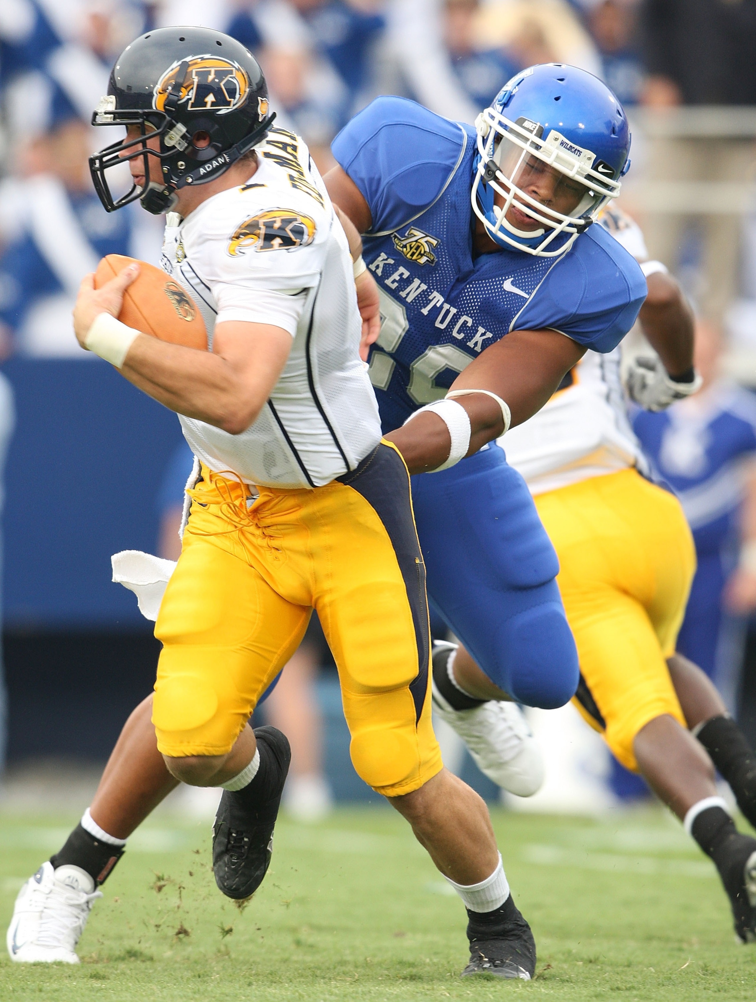 LEXINGTON, KY - SEPTEMBER 08:  Julian Edelman #1 of the Kent State Golden Flashes is presssured by Dominic Lewis #20 of the Kentucky Wildcats on September 8, 2007 at Commonwealth Stadium in Lexington, Kentucky.  (Photo by Andy Lyons/Getty Images)