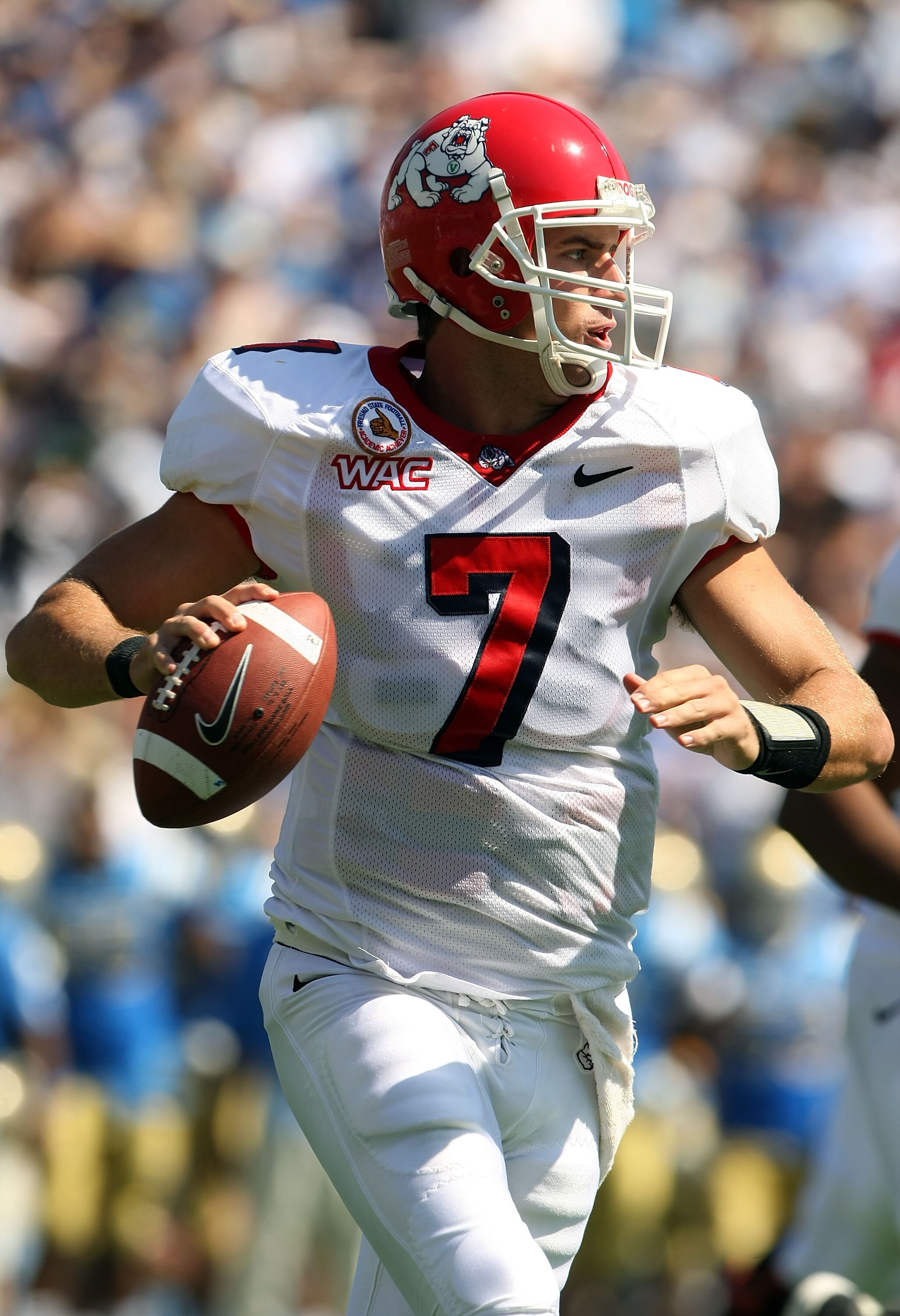 PASADENA, CA - SEPTEMBER 27:  Quarterback Tom Brandstater #7 of the Frenso State Bulldogs looks to pass against the UCLA Bruins during the game on September 27, 2008 at the Rose Bowl in Pasadena, California.  (Photo by Stephen Dunn/Getty Images)