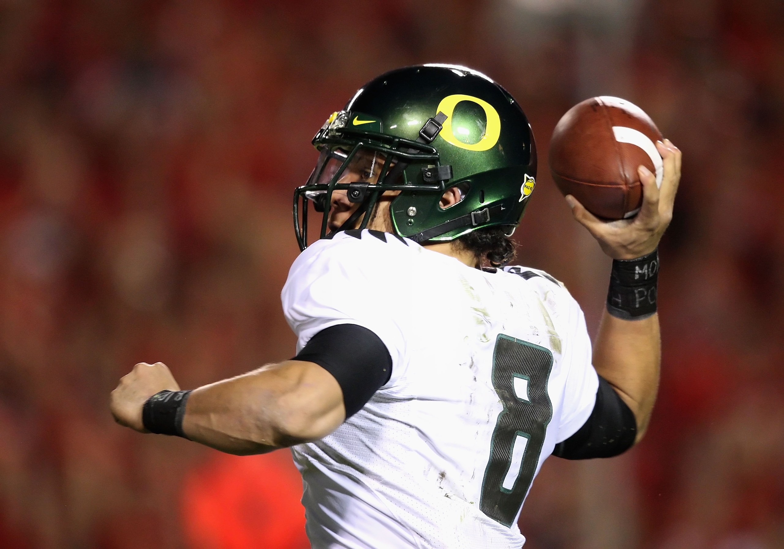 TUCSON, AZ - NOVEMBER 21:  Quarterback Jeremiah Masoli #8 of the Oregon Ducks throws a pass during the college football game against the Arizona Wildcats at Arizona Stadium on November 21, 2009 in Tucson, Arizona. The Ducks defeated the Wildcats 44-41 in 