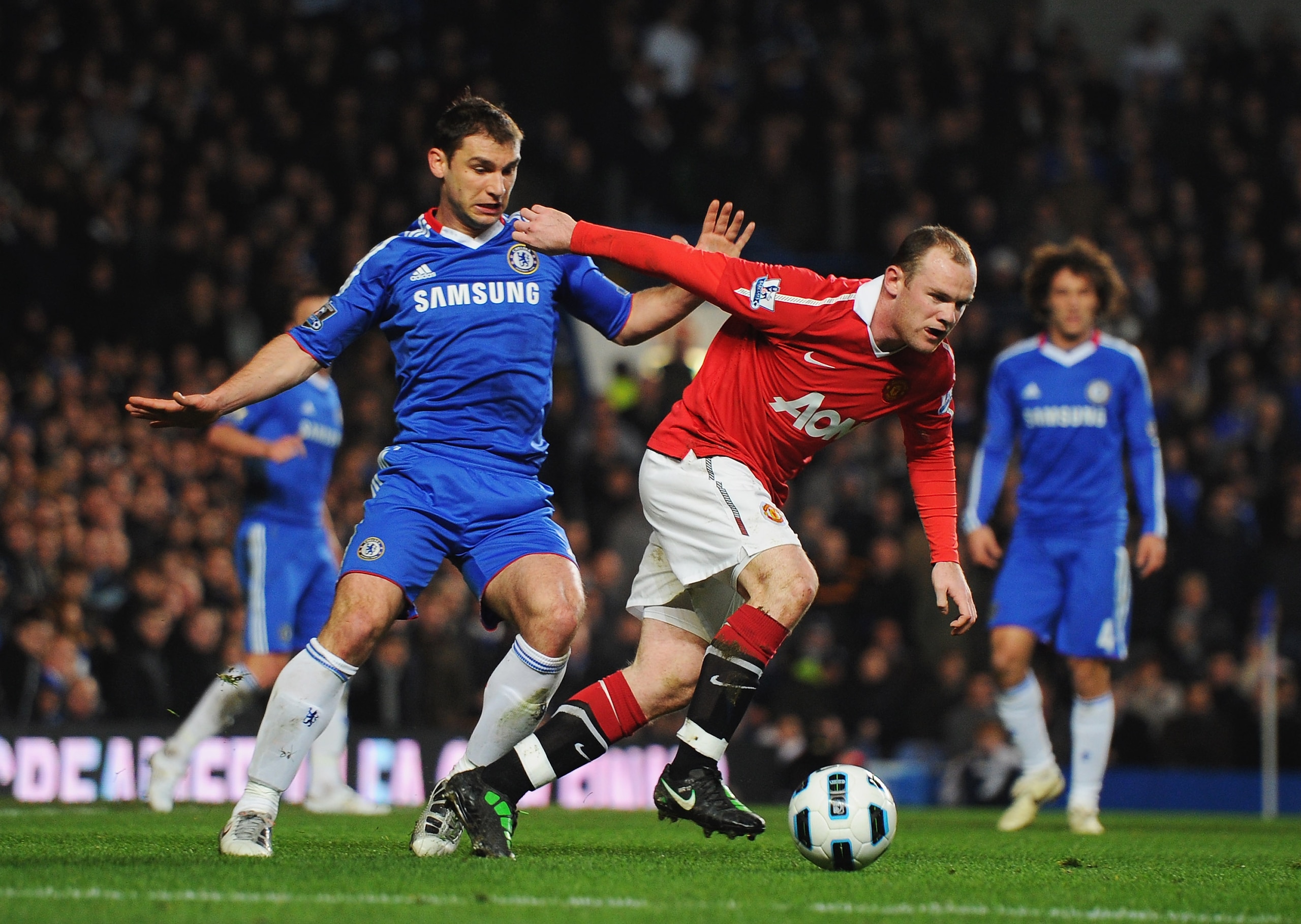 LONDON, ENGLAND - MARCH 01: Branislav Ivanovic of Chelsea challenges Wayne Rooney of Manchester United during the Barclays Premier League match between Chelsea and Manchester United at Stamford Bridge on March 1, 2011 in London, England. (Photo by Cliv LONDON, ENGLAND - MARCH 01: Branislav Ivanovic of Chelsea challenges Wayne Rooney of Manchester United during the Barclays Premier League match between Chelsea and Manchester United at Stamford Bridge on March 1, 2011 in London, England. (Photo by Cliv