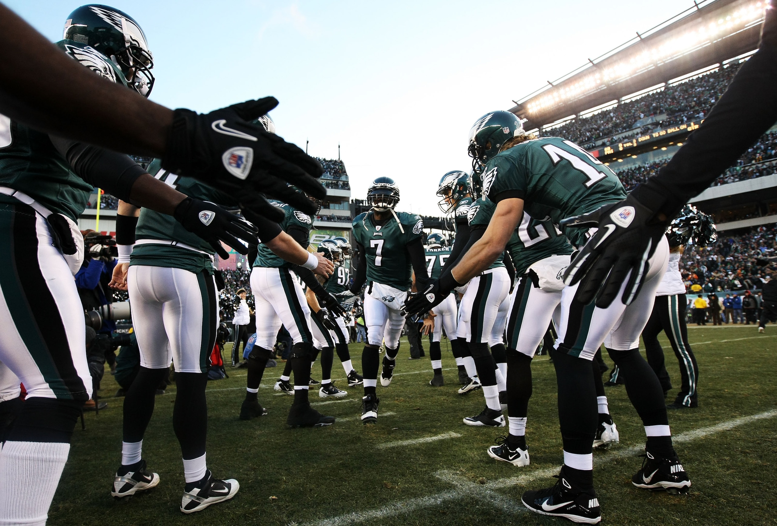 PHILADELPHIA, PA - JANUARY 09:  Michael Vick #7 of the Philadelphia Eagles takes the field before playing against the Green Bay Packers in the 2011 NFC wild card playoff game at Lincoln Financial Field on January 9, 2011 in Philadelphia, Pennsylvania.  (P
