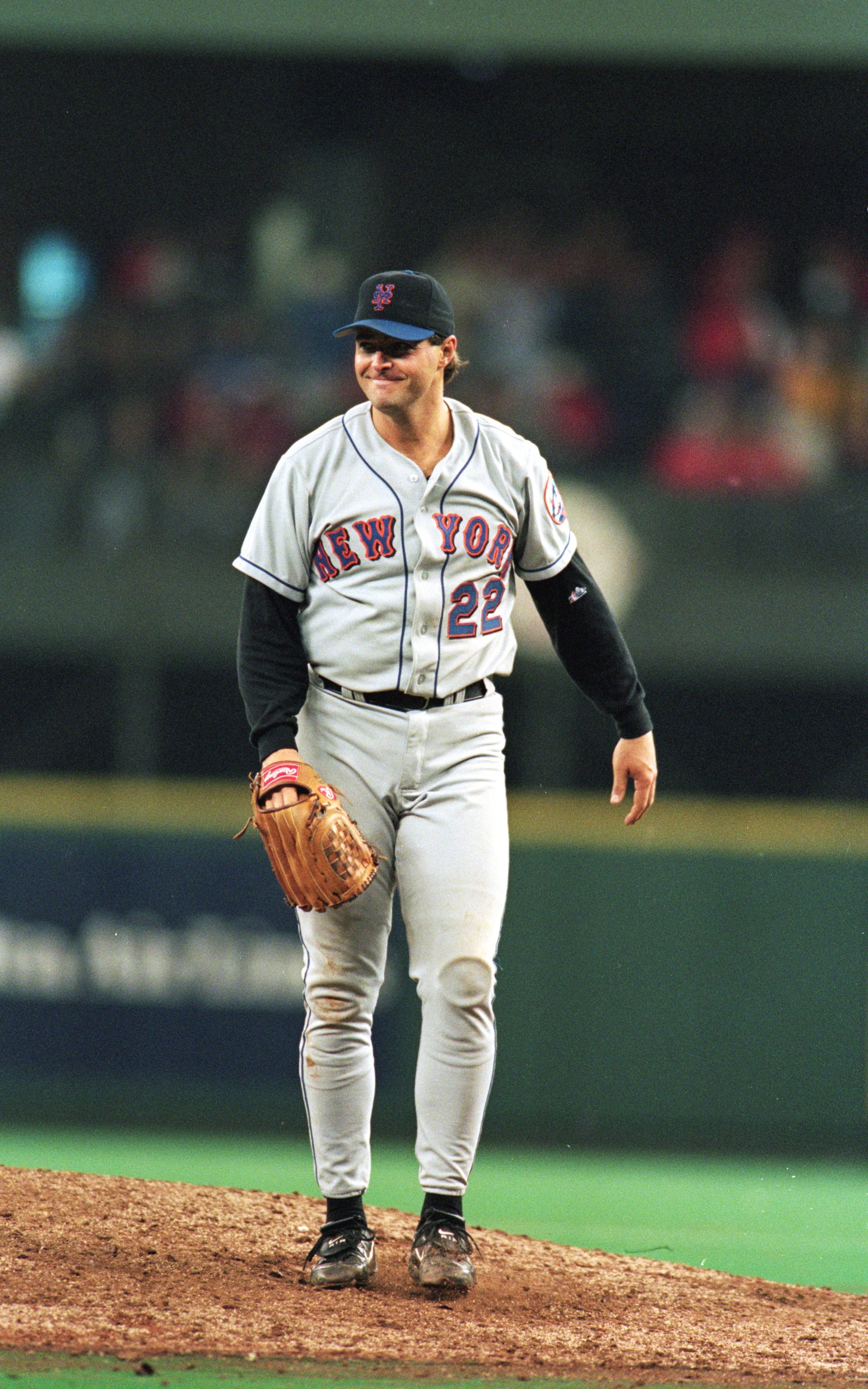 4 Oct 1999: Al Leiter #22 of the New York Mets walks off the mound during a game against the Cincinnati Reds at Cinergy Field in Cincinnati, Ohio. The Mets defeated the Reds 5-0. Mandatory Credit: Andy Lyons /Allsport 4 Oct 1999: Al Leiter #22 of the New York Mets walks off the mound during a game against the Cincinnati Reds at Cinergy Field in Cincinnati, Ohio. The Mets defeated the Reds 5-0. Mandatory Credit: Andy Lyons /Allsport