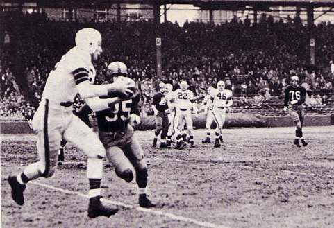 Oakland Raiders halfback Clem Daniels, left, and fullback Alan Miller  News Photo - Getty Images