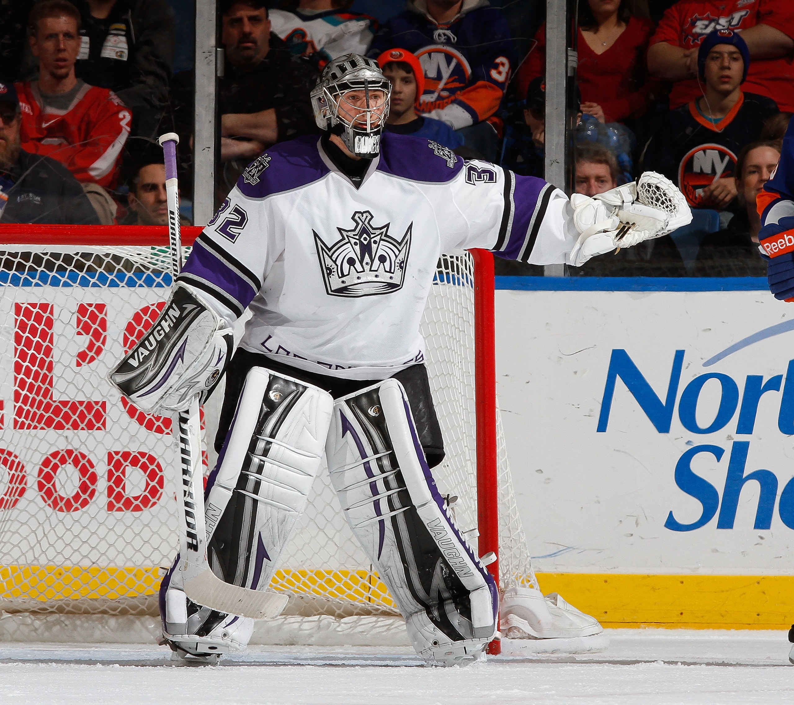 UNIONDALE, NY - FEBRUARY 19:  Goalie Jonathan Quick #32 of the Los Angeles Kings signals the team during an NHL hockey game against the New York Islanders at the Nassau Coliseum on February 19, 2011 in Uniondale, New York.  (Photo by Paul Bereswill/Getty