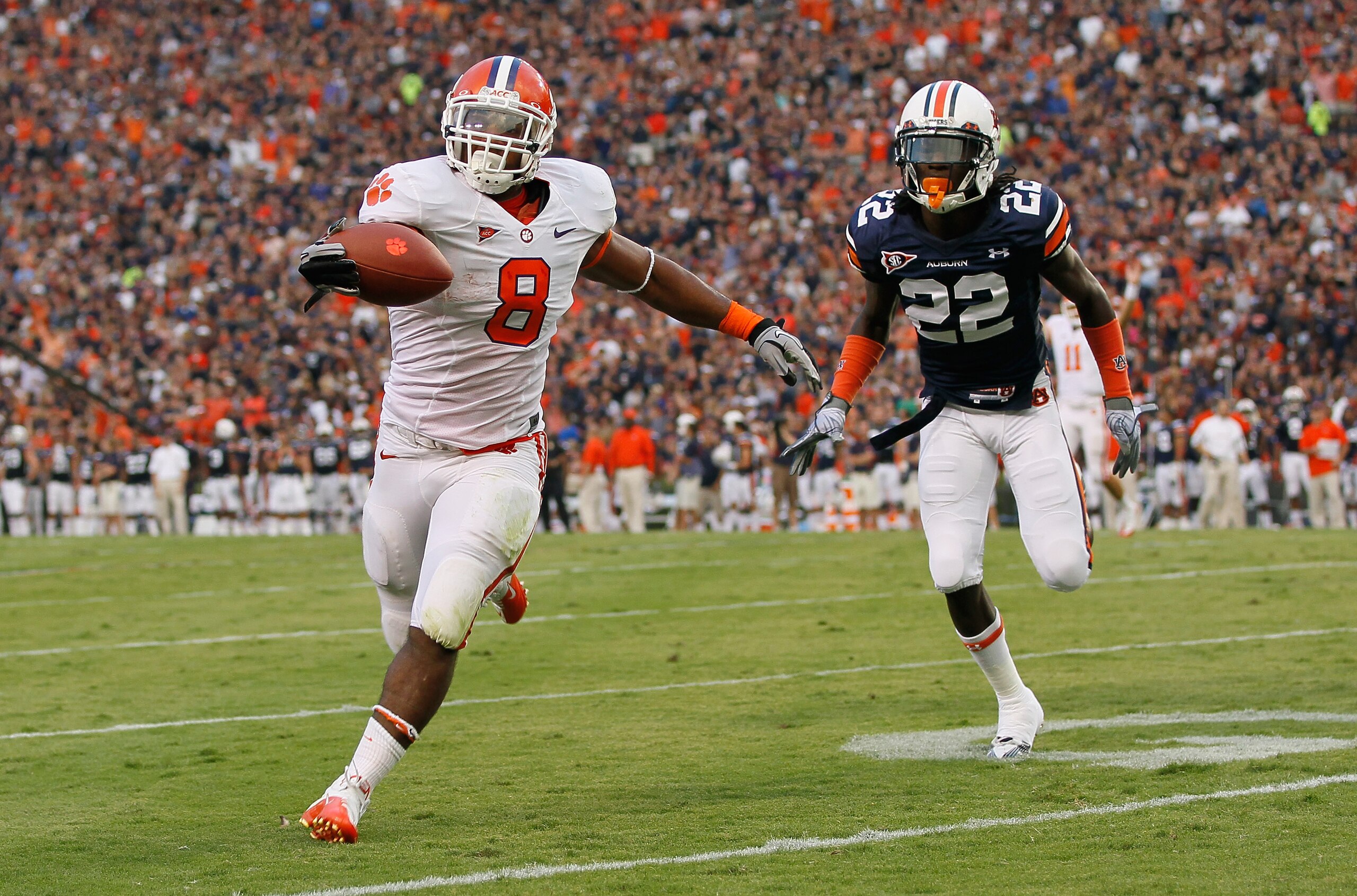 AUBURN, AL - SEPTEMBER 18:  Jamie Harper #8 of the Clemson Tigers rushes in for a touchdown past T'Sharvan Bell #22 of the Auburn Tigers at Jordan-Hare Stadium on September 18, 2010 in Auburn, Alabama.  (Photo by Kevin C. Cox/Getty Images)
