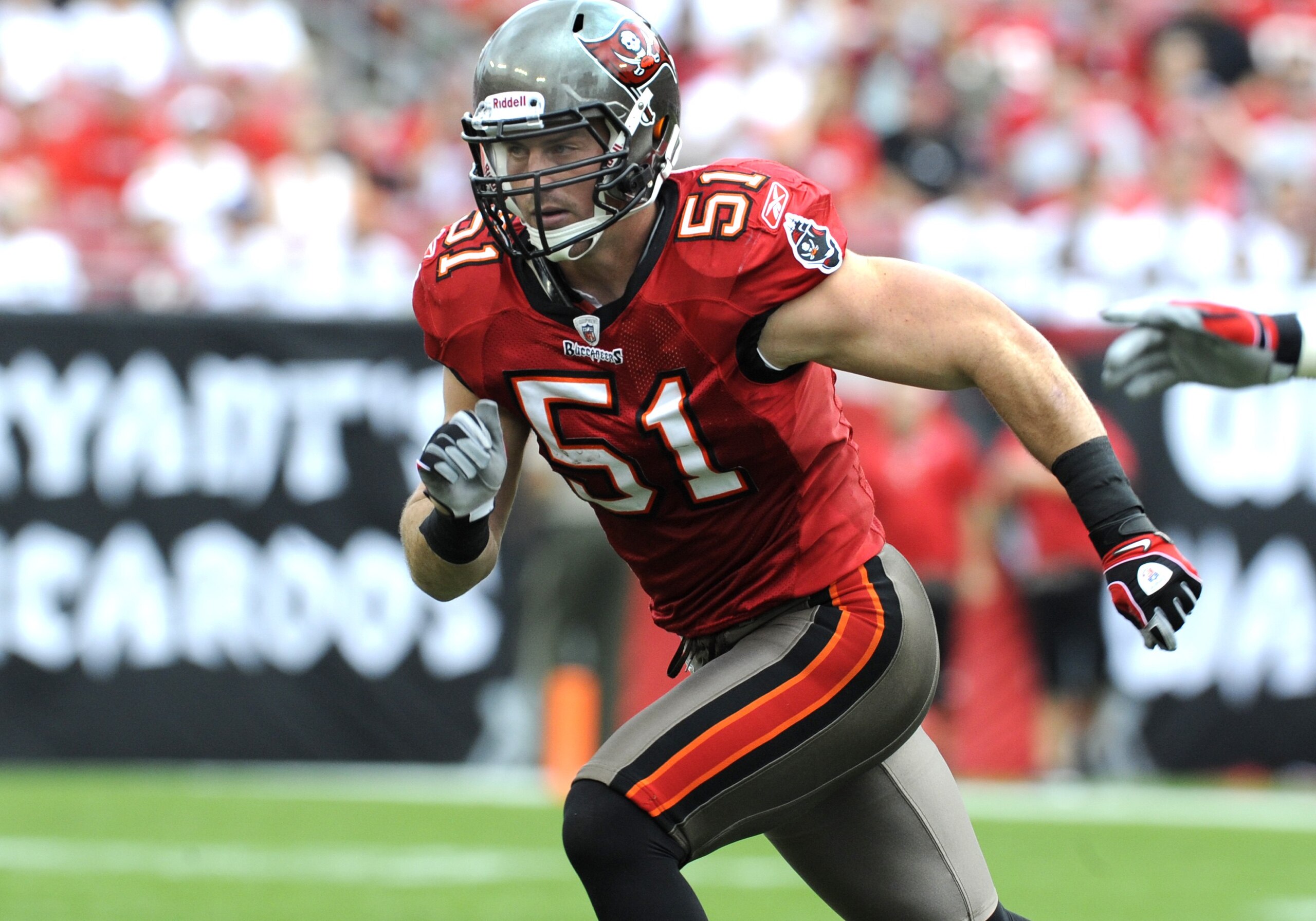TAMPA, FL - NOVEMBER 30: Linebacker Barrett Ruud #51 of the Tampa Bay Buccaneers sets on defense against the New Orleans Saints at Raymond James Stadium on November 30, 2008 in Tampa, Florida.  (Photo by Al Messerschmidt/Getty Images)
