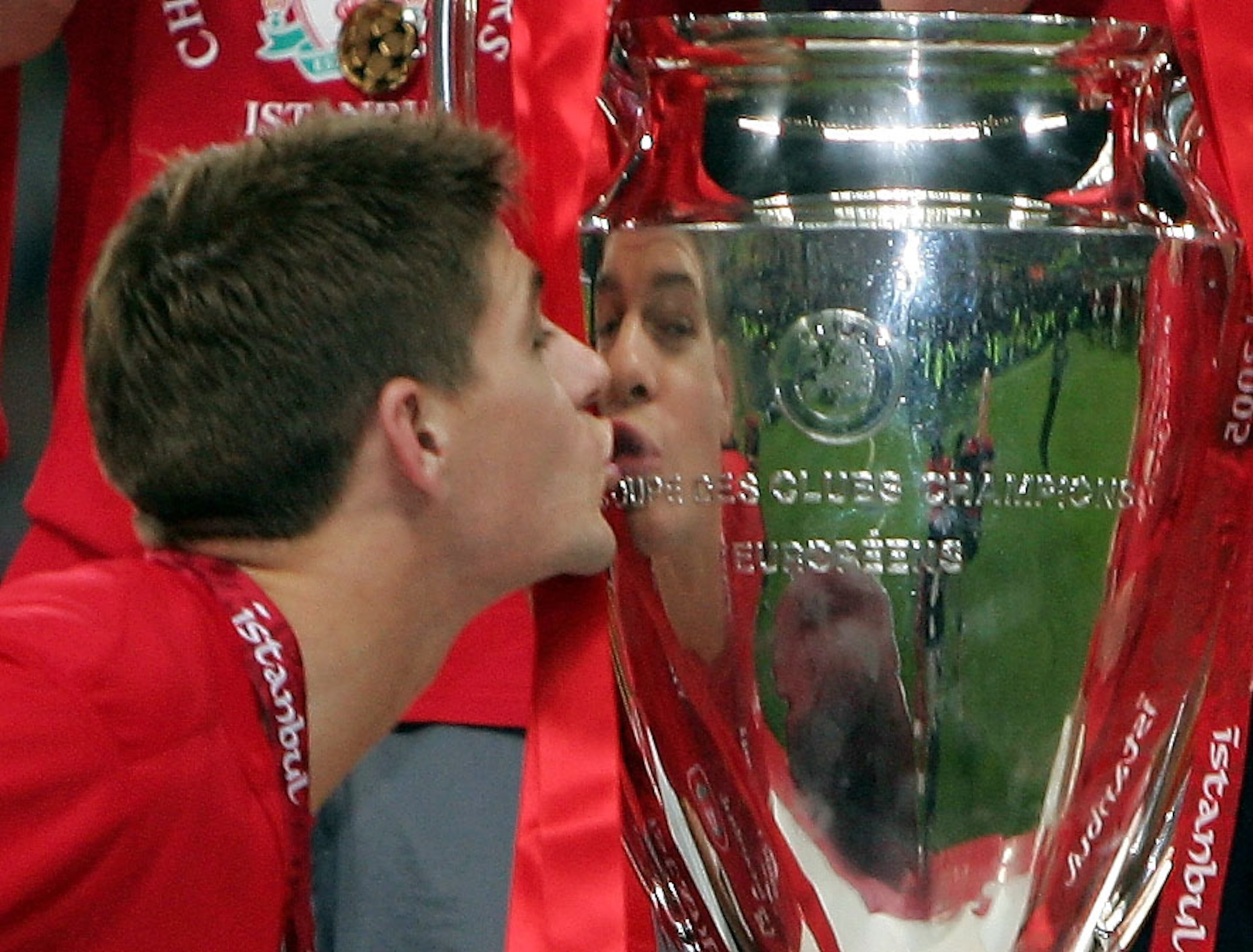 ISTANBUL, TURKEY - MAY 25:  Liverpool captain Steven Gerrard kisses the European Cup after Liverpool won the European Champions League against AC Milan on May 25, 2005 at the Ataturk Olympic Stadium in Istanbul, Turkey.  (Photo by Alex Livesey/Getty Image