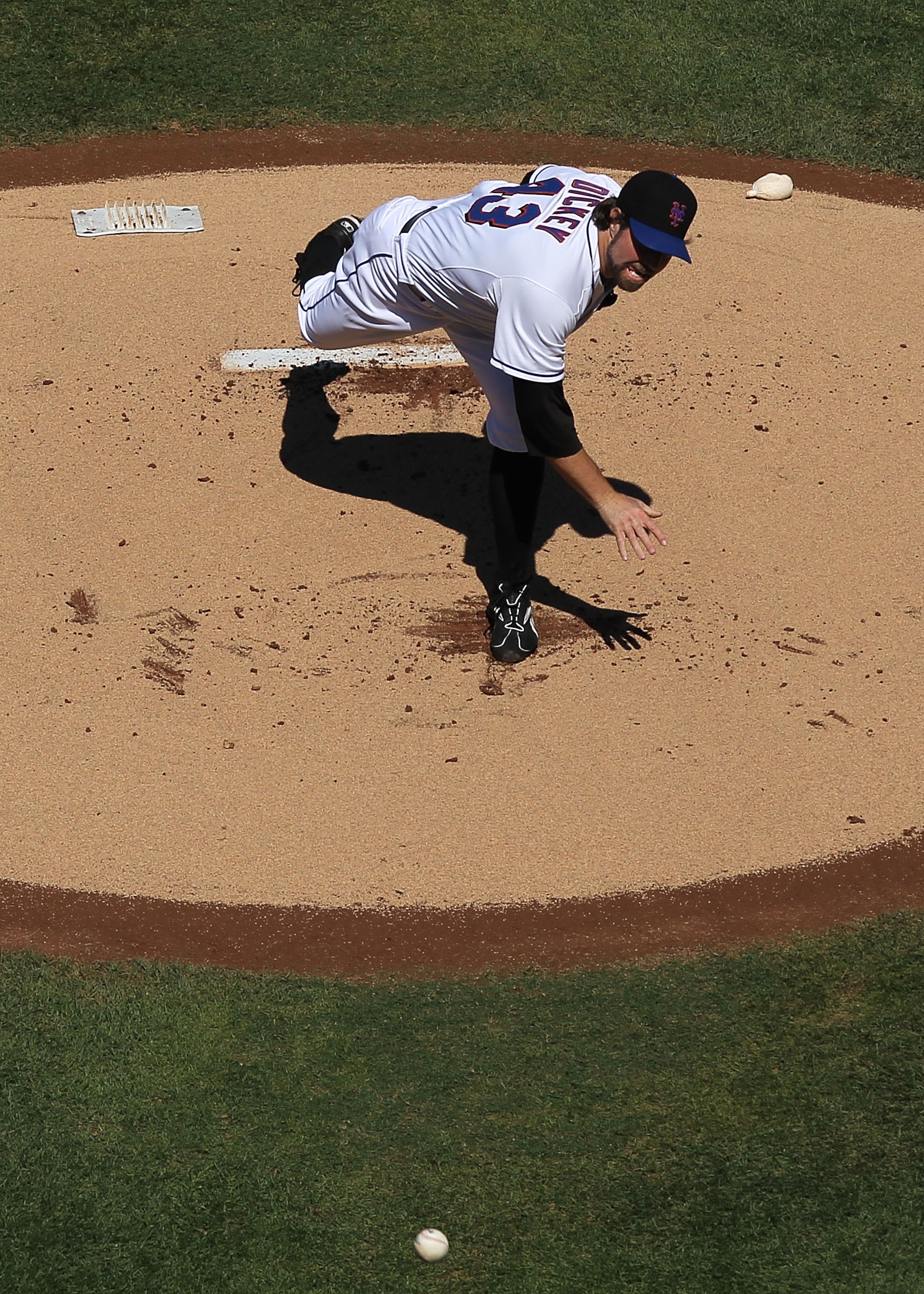 NEW YORK - SEPTEMBER 19:  R.A. Dickey #43 of the New York Mets pitches against the Atlanta Braves at Citi Field on September 19, 2010 in the Flushing neighborhood of the Queens borough of New York City.  (Photo by Nick Laham/Getty Images)