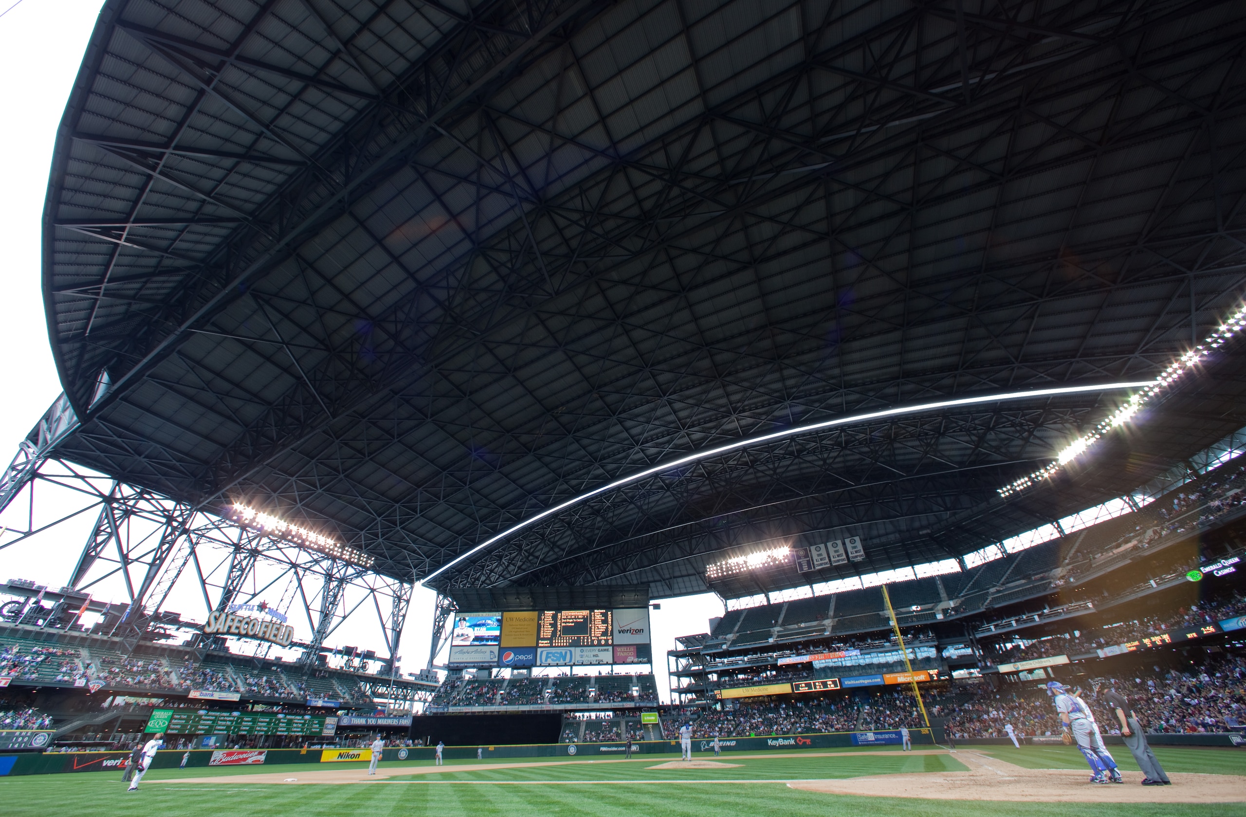 SEATTLE - SEPTEMBER 19:  The roof is slowly extended to the closed position during the game between the Texas Rangers and the Seattle Mariners at Safeco Field on September 19, 2010 in Seattle, Washington. The Mariners won 2-1. (Photo by Otto Greule Jr/Get