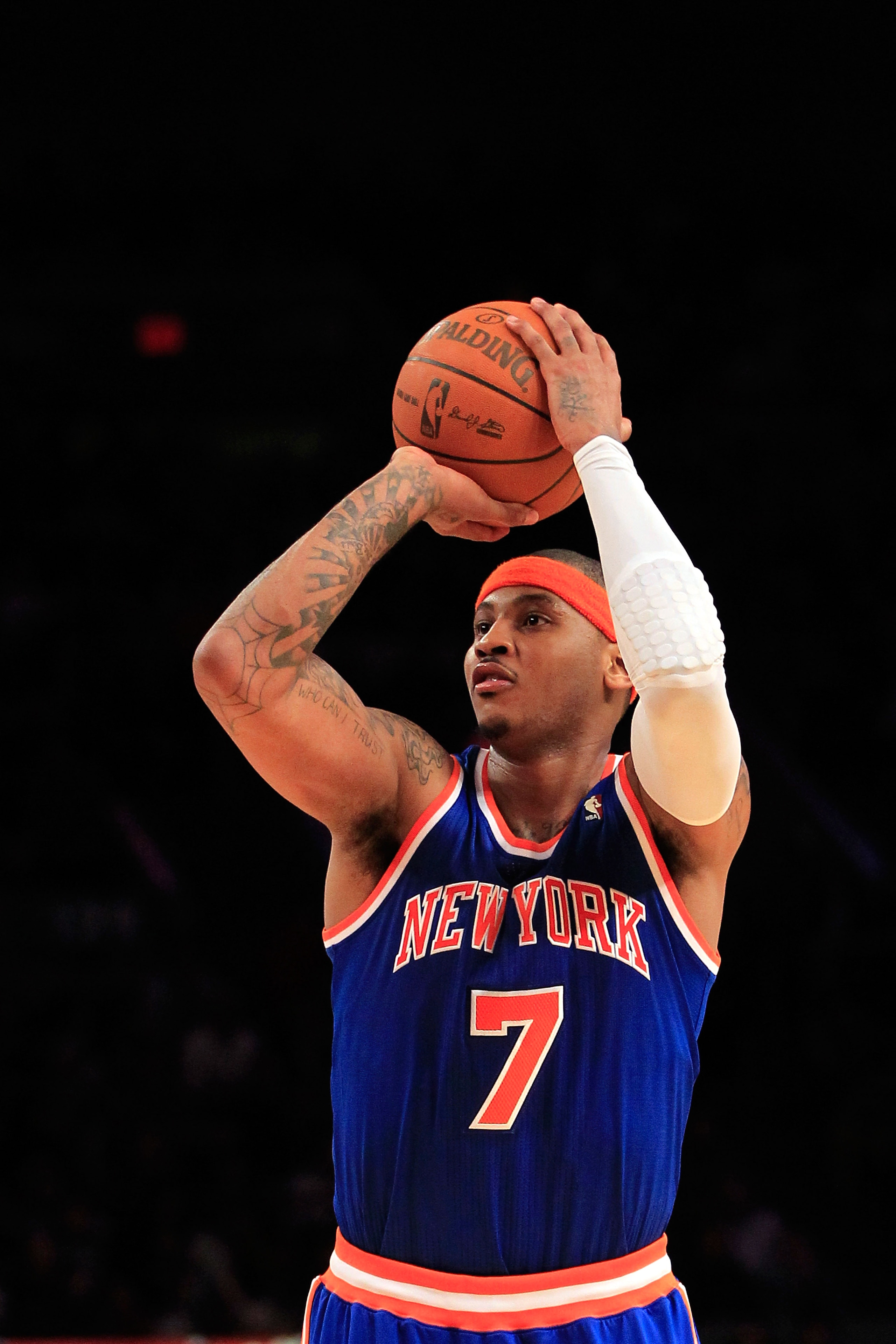 NEW YORK, NY - FEBRUARY 23:  Carmelo Anthony #7 of the New York Knicks shoots against the Milwaukee Bucks at Madison Square Garden on February 23, 2011 in New York City. NOTE TO USER: User expressly acknowledges and agrees that, by downloading and/or usin