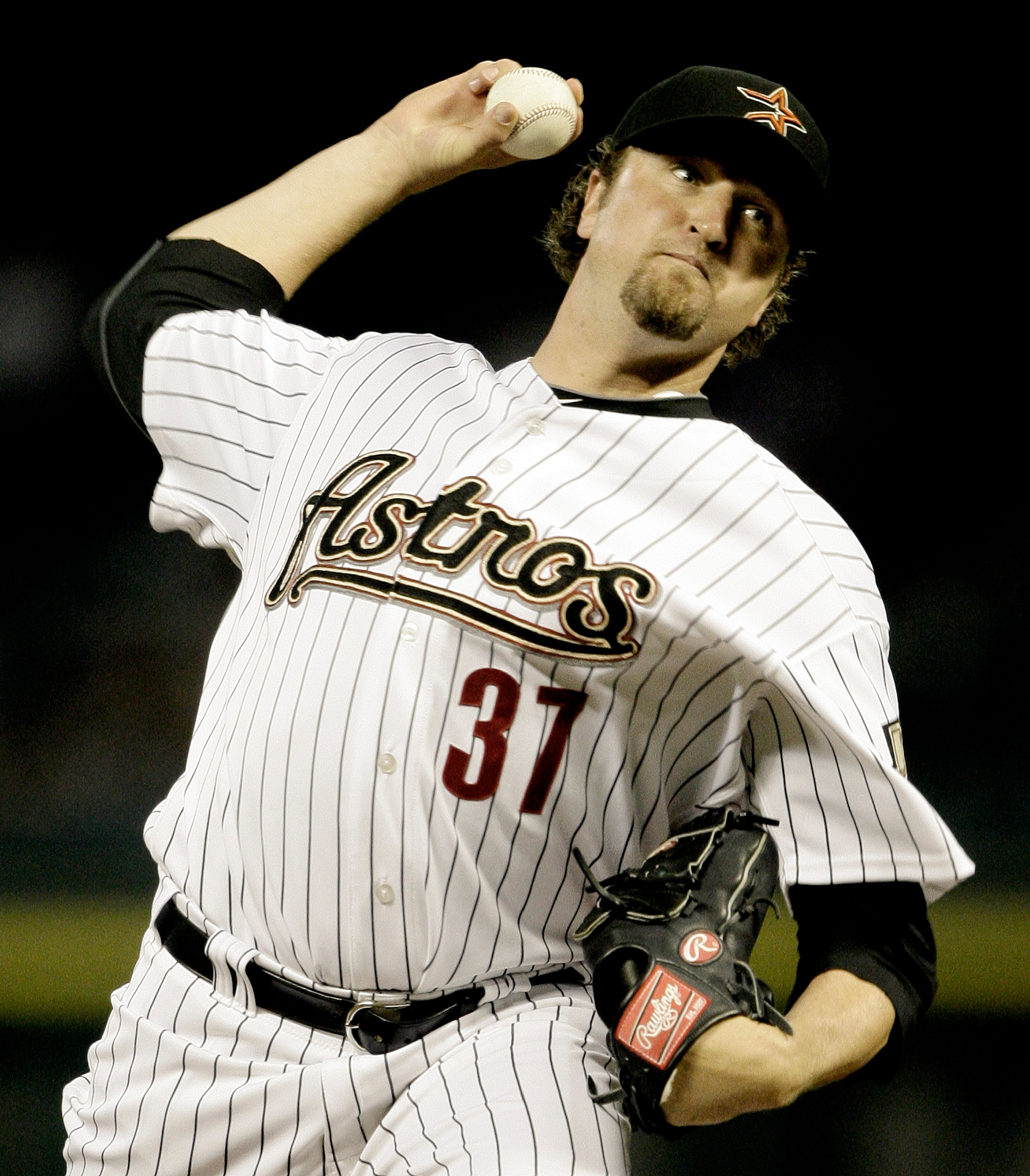 HOUSTON - APRIL 20:  Pitcher Brandon Lyon #37 of the Houston Astros throws in the eighth inning against the Florida Marlins at Minute Maid Park on April 20, 2010 in Houston, Texas.  (Photo by Bob Levey/Getty Images)