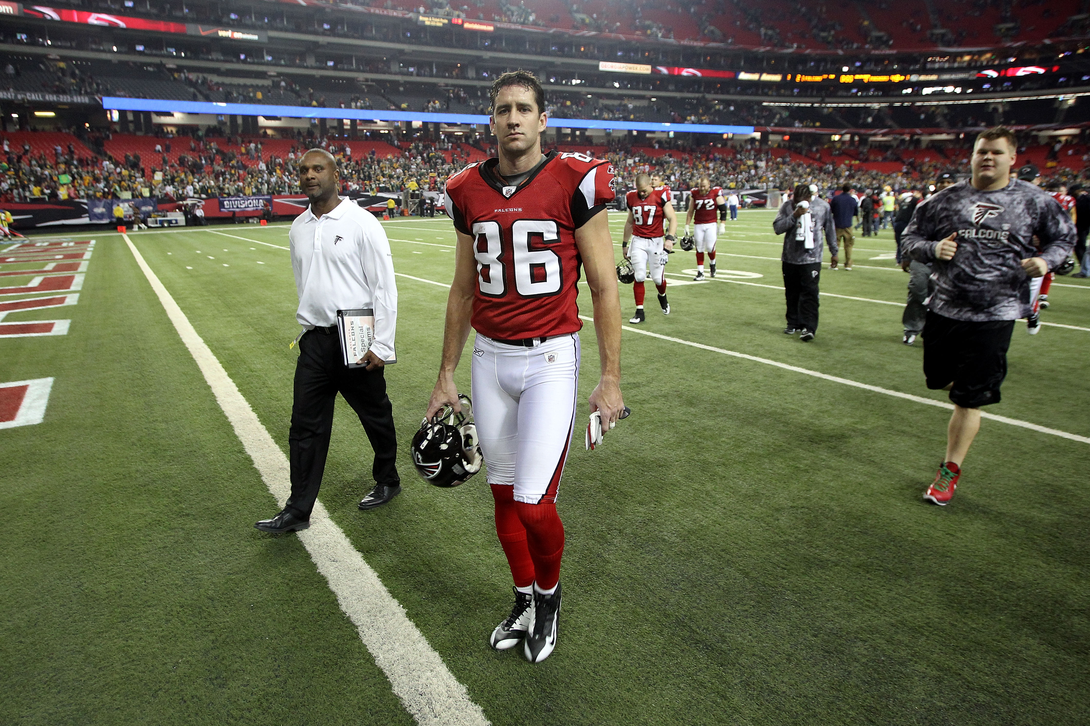 ATLANTA, GA - JANUARY 15:  Brian Finneran #86 of the Atlanta Falcons walks off the field after they lost 48-21 against the Green Bay Packers during their 2011 NFC divisional playoff game at Georgia Dome on January 15, 2011 in Atlanta, Georgia.  (Photo by