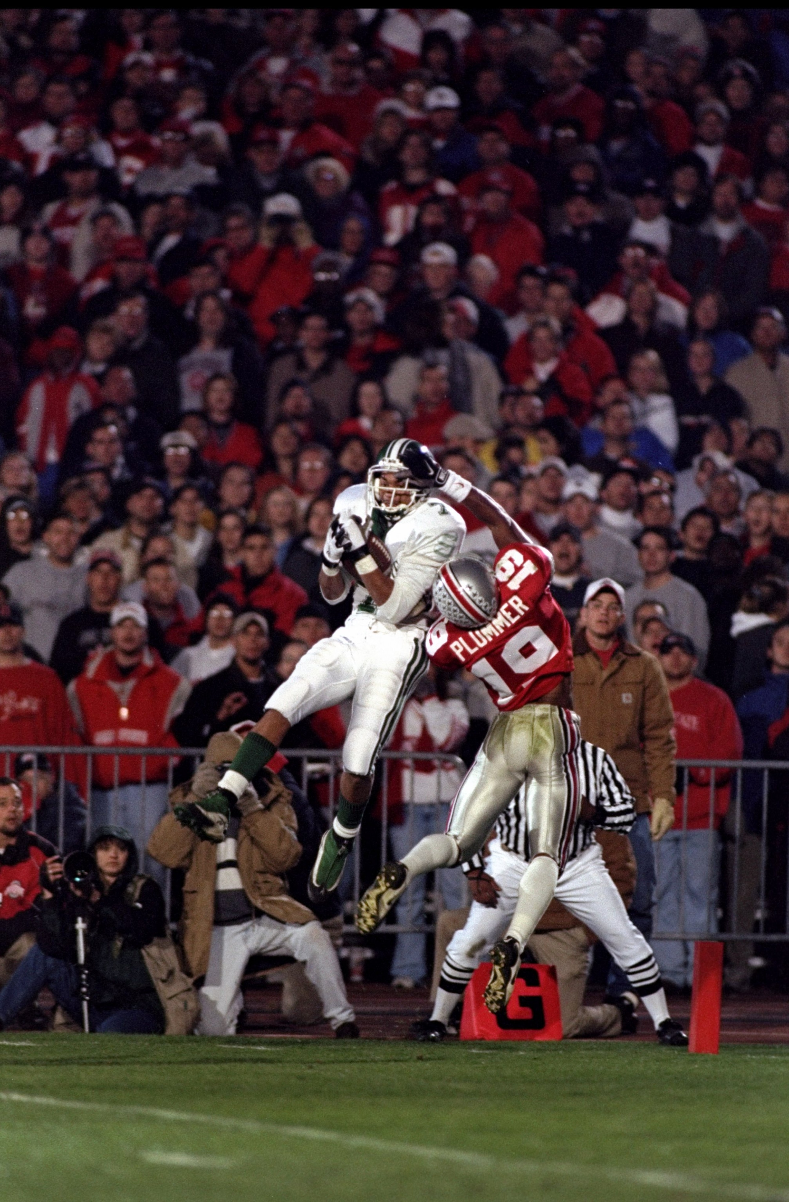 7 Nov 1998:  Wide receiver Lavaile Richardson #7 of the Michigan State Spartans in action against cornerback Ahmed Plummer #19 of the Ohio State Buckeyes during a game at the Ohio Stadium in Columbus, Ohio. The Spartans defeated the Buckeyes 28-24. Mandat