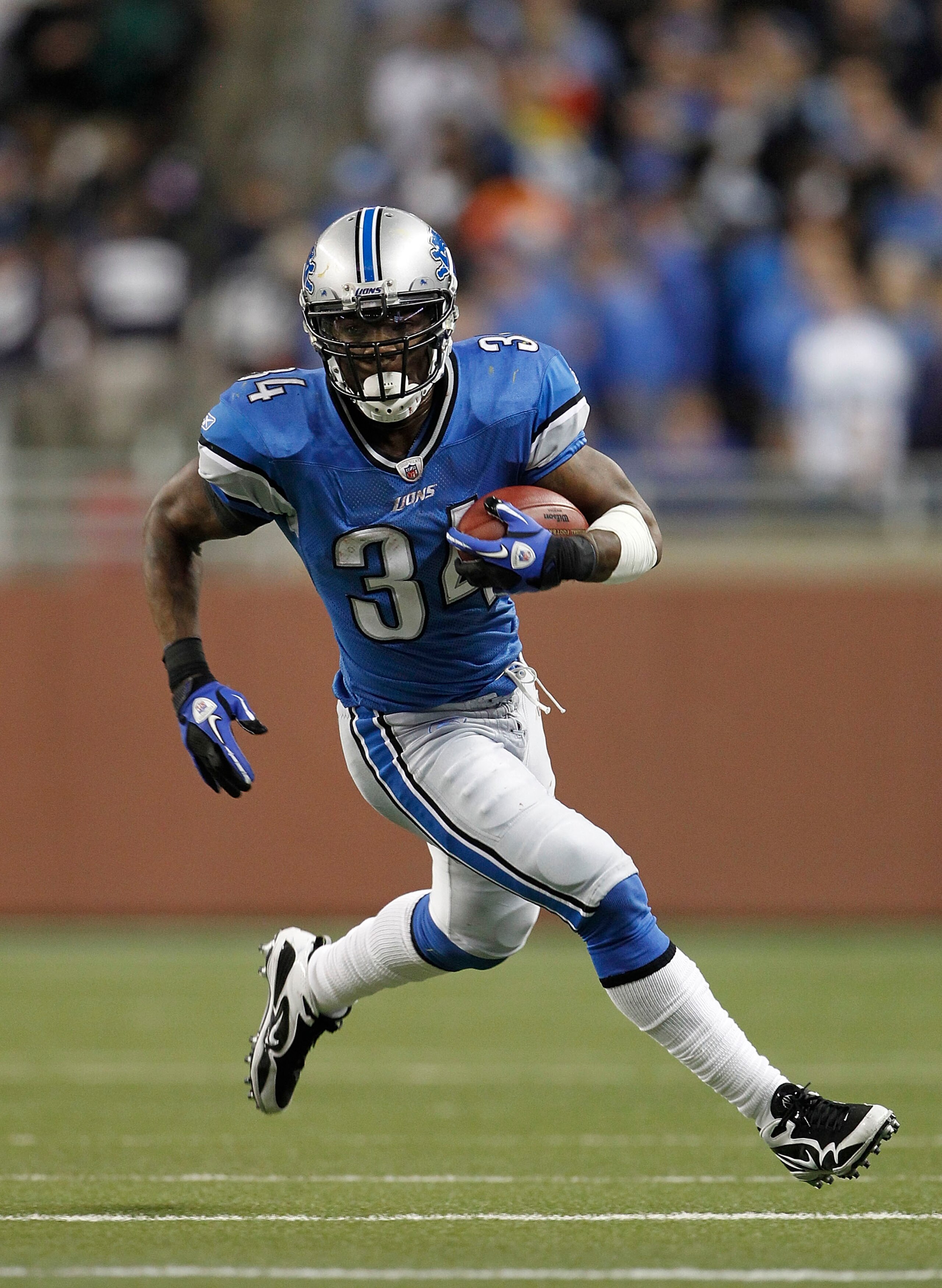 DETROIT - OCTOBER 31:  Kevin Smith #34 of the Detroit Lions runs for a first down during the fourth quarter of the game against the Washington Redskins at Ford Field on October 31, 2010 in Detroit, Michigan. The Lions defeated the Redskins 37-25.  (Photo