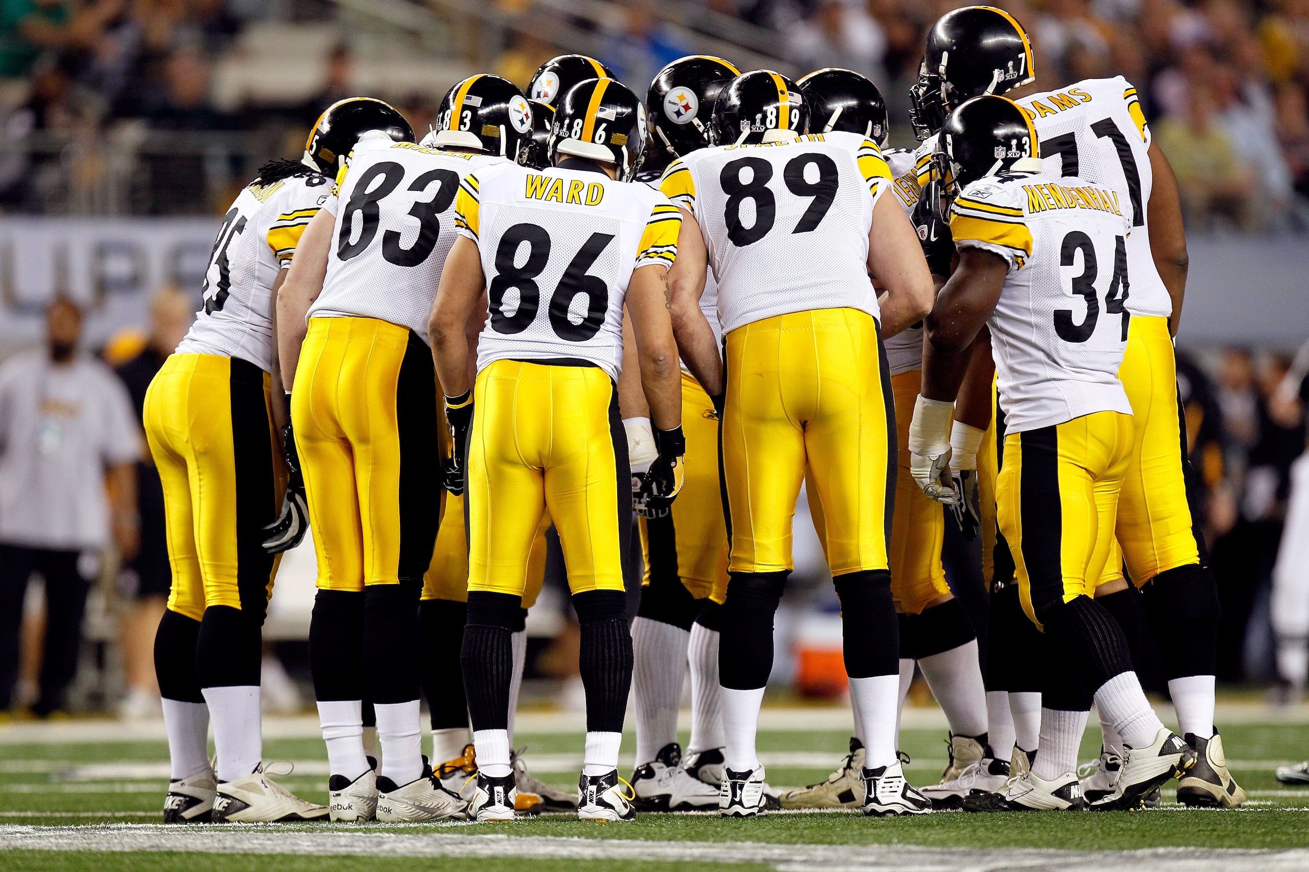 ARLINGTON, TX - FEBRUARY 06:  Heath Miller #83, Hines Ward #86, Matt Spaeth #89 and Rashard Mendenhall #34 of the Pittsburgh Steelers stand in the huddle against the Green Bay Packers during Super Bowl XLV at Cowboys Stadium on February 6, 2011 in Arlingt