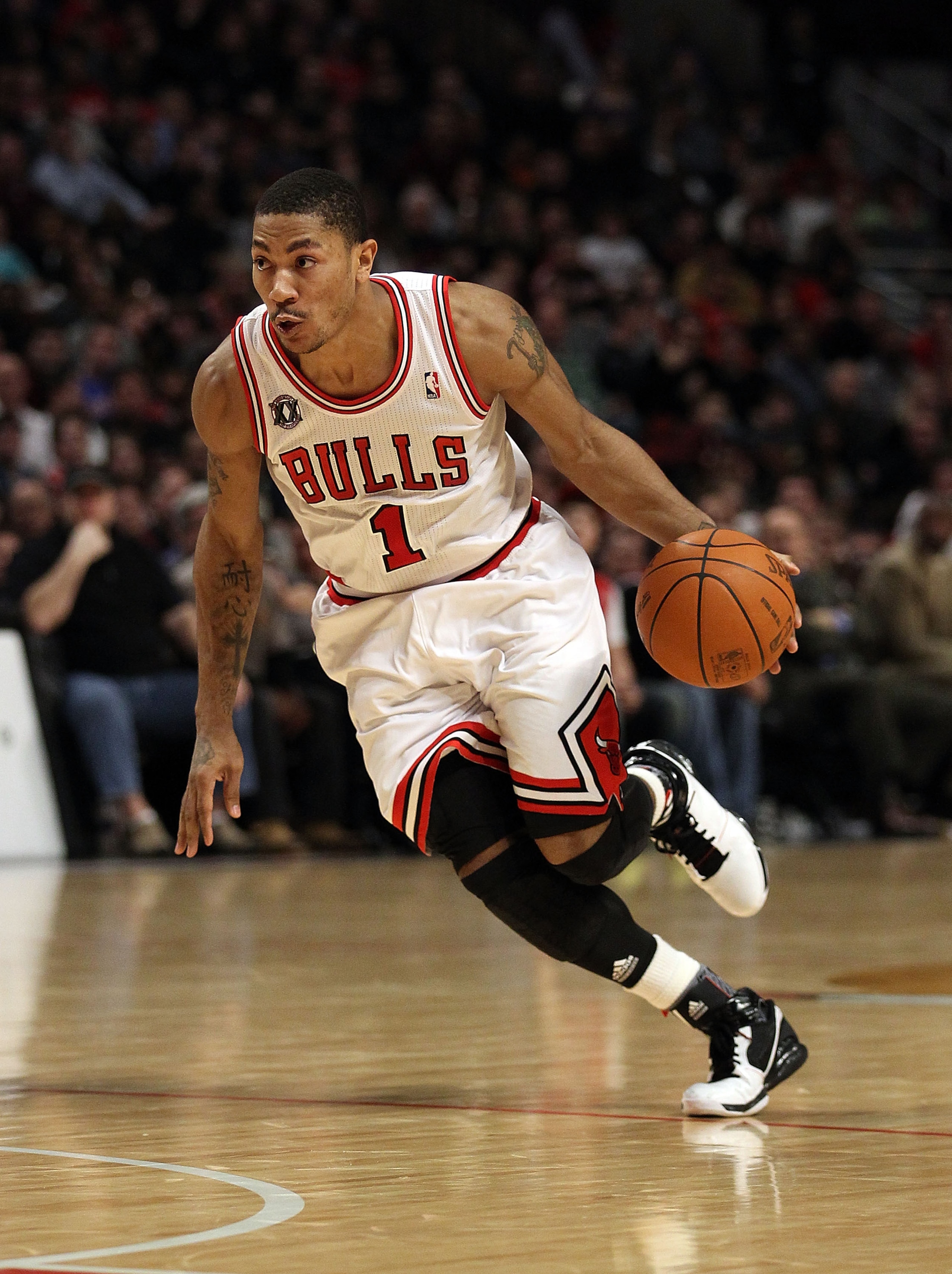 CHICAGO, IL - JANUARY 28: Derrick Rose #1 of the Chicago Bulls drives against the Orlando Magic at the United Center on January 28, 2011 in Chicago, Illinois. The Bulls defeated the Magic 99-90. NOTE TO USER: User expressly acknowledges and agrees that, b CHICAGO, IL - JANUARY 28: Derrick Rose #1 of the Chicago Bulls drives against the Orlando Magic at the United Center on January 28, 2011 in Chicago, Illinois. The Bulls defeated the Magic 99-90. NOTE TO USER: User expressly acknowledges and agrees that, b