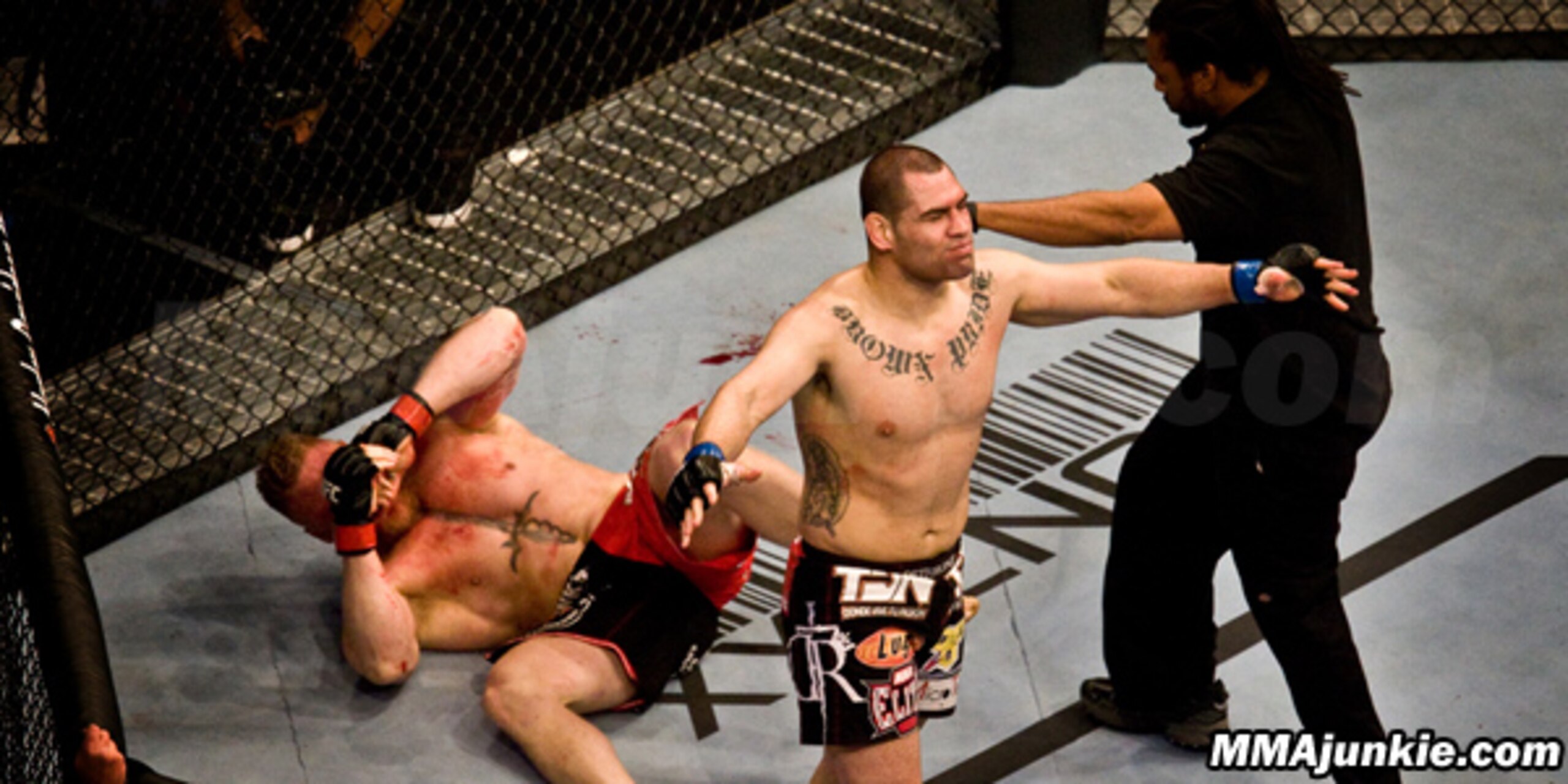 Cain Velasquez finishes off Brock Lesnar, capturing the number one ranking and the UFC title. Cain Velasquez finishes off Brock Lesnar, capturing the number one ranking and the UFC title.