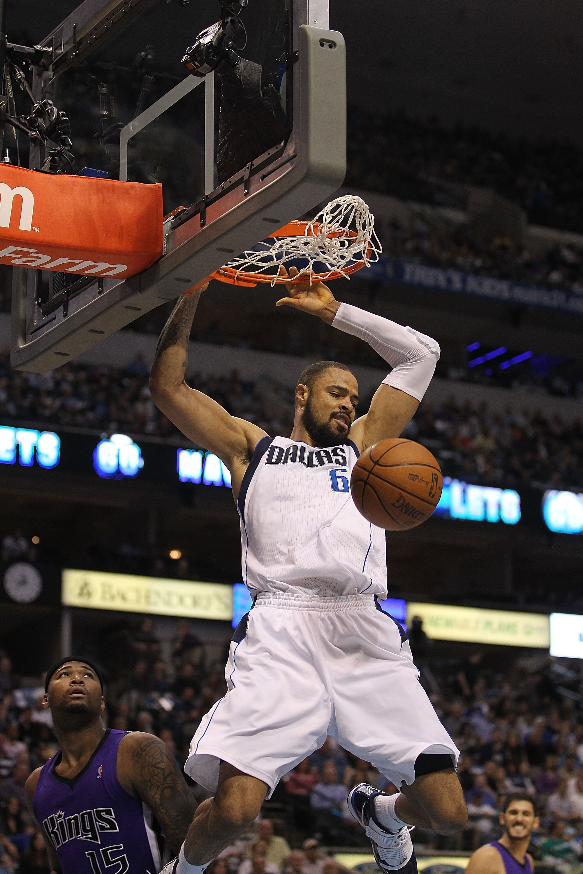 DALLAS, TX - FEBRUARY 16:   Center Tyson Chandler #6 of the Dallas Mavericks makes the slam dunk against the Sacramento Kings at American Airlines Center on February 16, 2011 in Dallas, Texas.  NOTE TO USER: User expressly acknowledges and agrees that, by