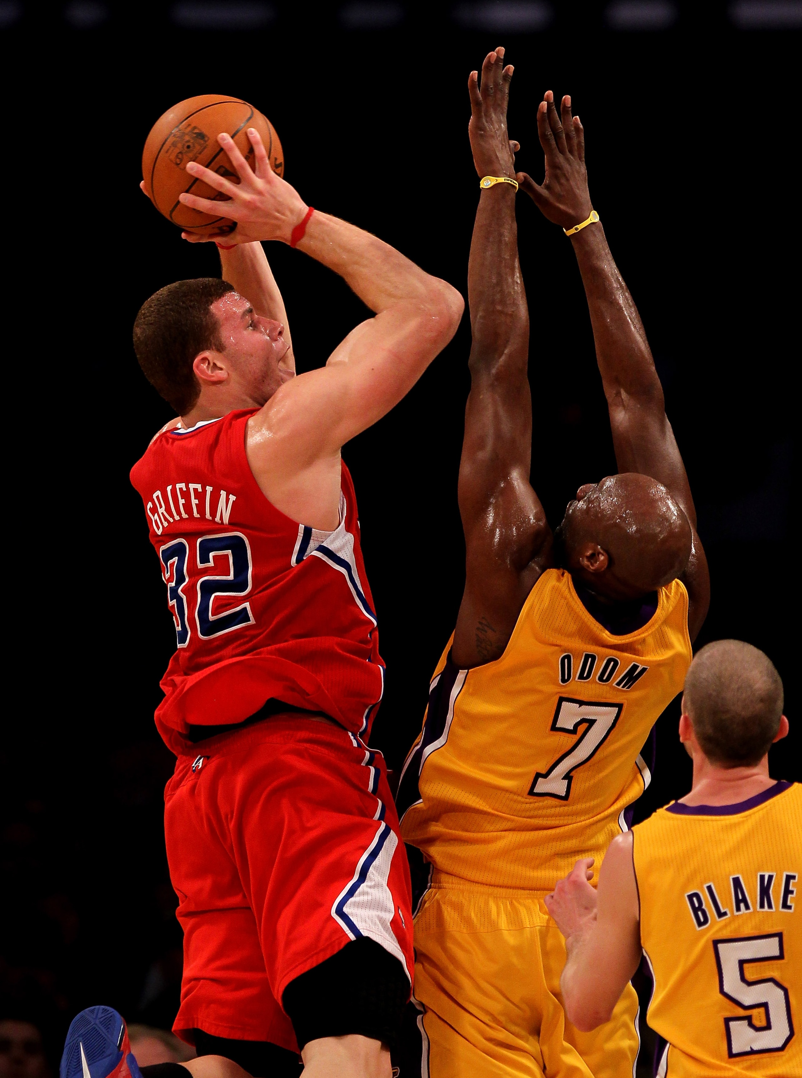 LOS ANGELES, CA - FEBRUARY 25: Blake Griffin #32 of the Los Angeles Clippers shoots over Lamar Odom #7 of the Los Angeles Lakers at Staples Center on February 25, 2011 in Los Angeles, California. The Lakers won 108-95. NOTE TO USER: User expressly ackno LOS ANGELES, CA - FEBRUARY 25: Blake Griffin #32 of the Los Angeles Clippers shoots over Lamar Odom #7 of the Los Angeles Lakers at Staples Center on February 25, 2011 in Los Angeles, California. The Lakers won 108-95. NOTE TO USER: User expressly ackno