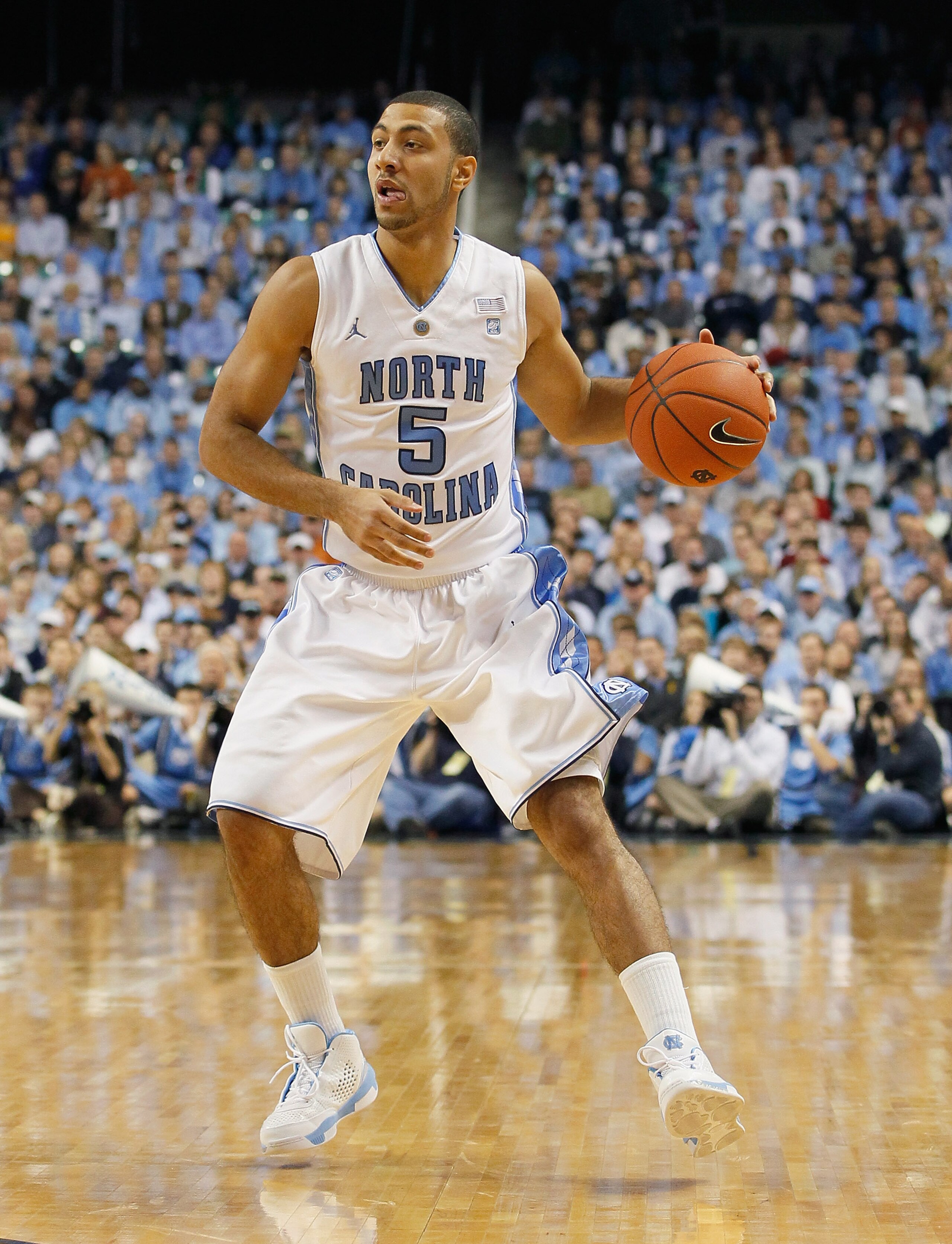 GREENSBORO, NC - DECEMBER 18:  Kendall Marshall #5 of the North Carolina Tar Heels against the Texas Longhorns at Greensboro Coliseum on December 18, 2010 in Greensboro, North Carolina.  (Photo by Kevin C. Cox/Getty Images)