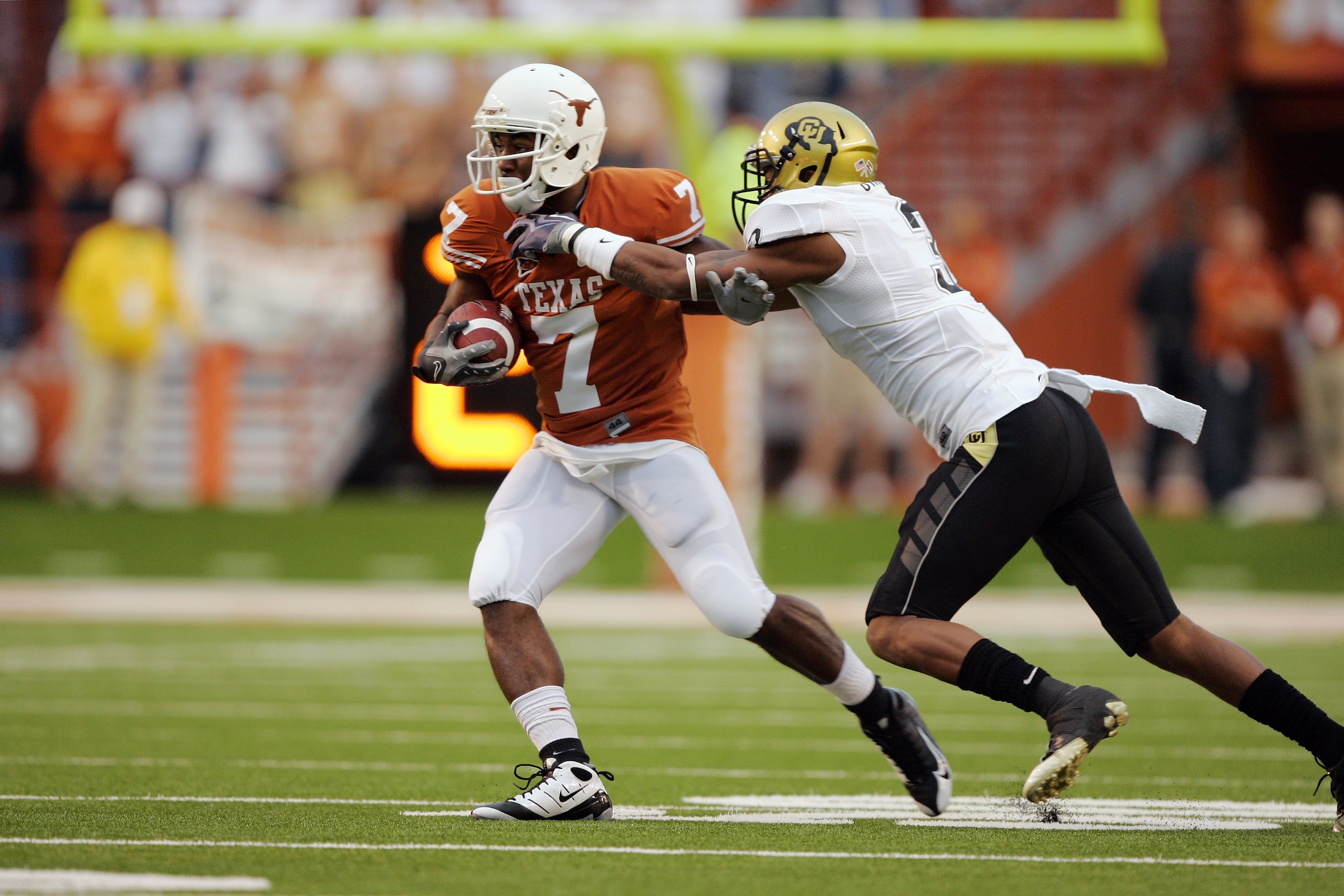 AUSTIN, TX - OCTOBER 10:  Wide receiver John Chiles #7 of the Texas Longhorns makes a quick cut after catching a pass against cornerback Jimmy Smith #3 of the Colorado Buffaloes in the first quarter on October 10, 2009 at Darrell K Royal-Texas Memorial St