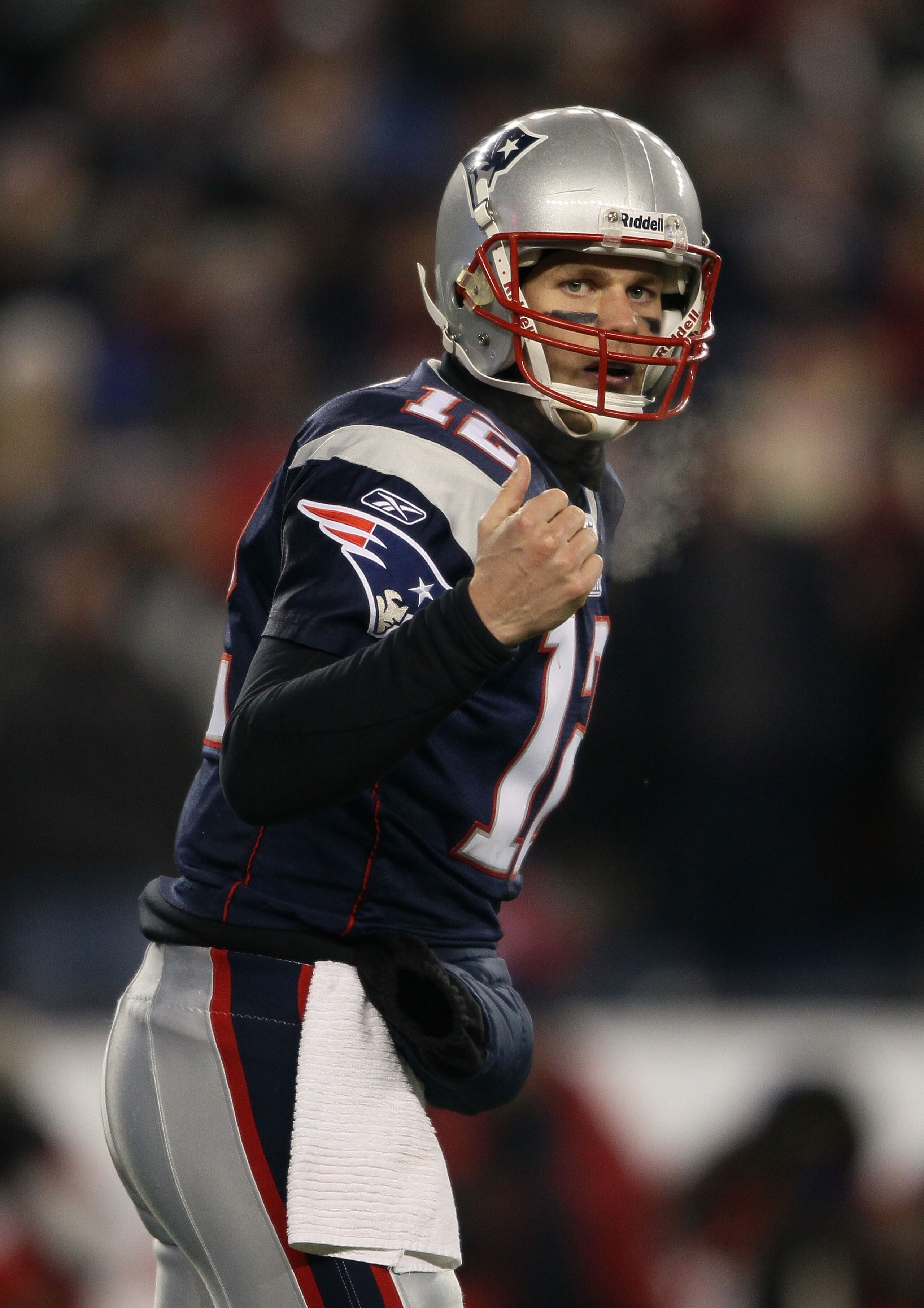 FOXBORO, MA - JANUARY 16:  Quarterback Tom Brady #12 of the New England Patriots signals during their 2011 AFC divisional playoff game against the New York Jets at Gillette Stadium on January 16, 2011 in Foxboro, Massachusetts.  (Photo by Elsa/Getty Image