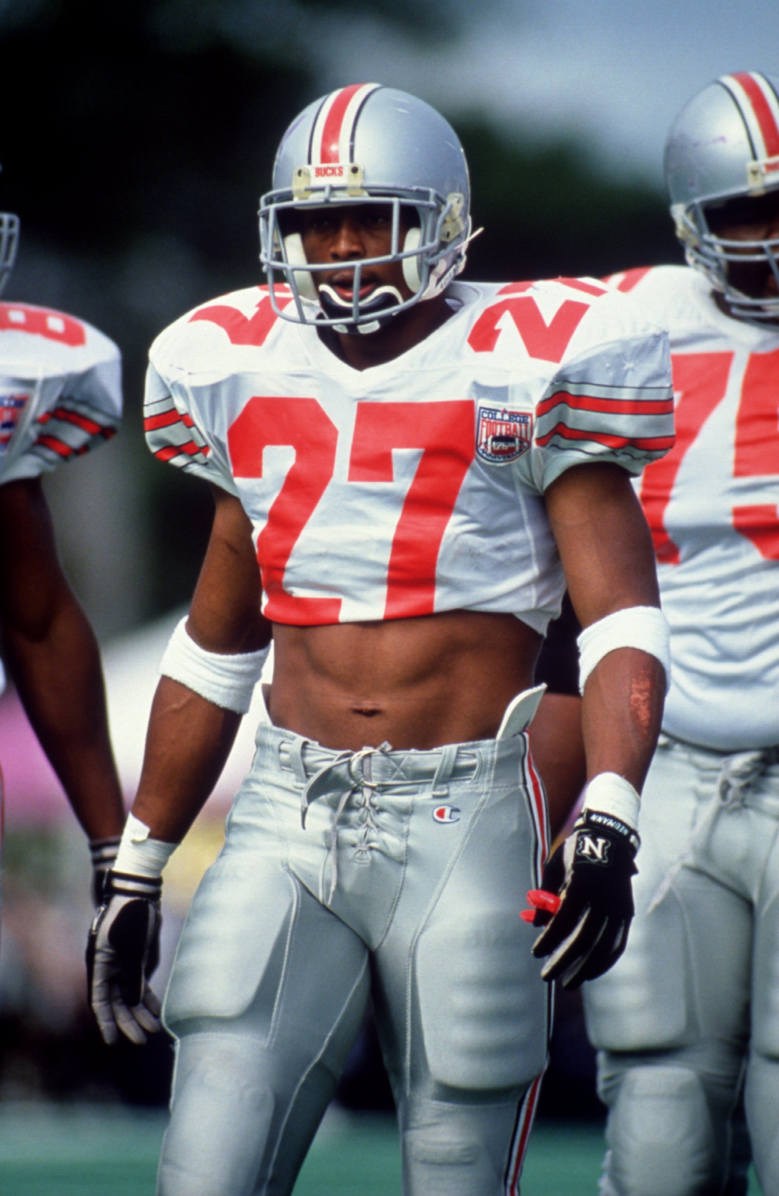 OHIO STATE RUNNING BACK EDDIE GEORGE DURING THE BUCKEYES VERSUS NORTHWESTERN UNIVERSITY GAME AT DYCHE STADIUM IN EVANSTON, ILLINOIS.