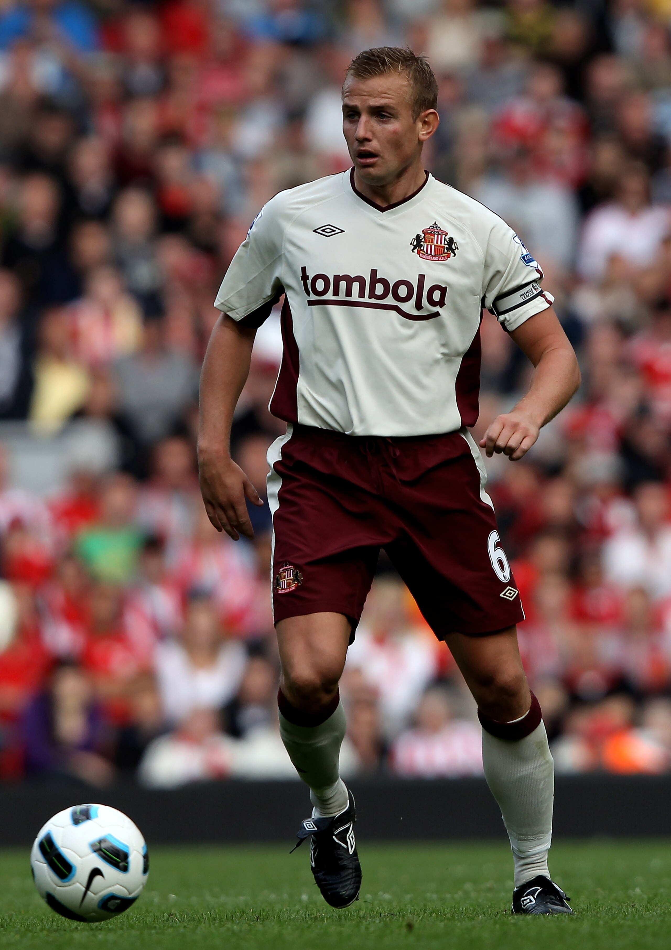 LIVERPOOL, ENGLAND - SEPTEMBER 25:  Lee Cattermole of Sunderland in action during the Barclays Premier League match between Liverpool and Sunderland at at Anfield on September 25, 2010 in Liverpool, England.  (Photo by Clive Brunskill/Getty Images)