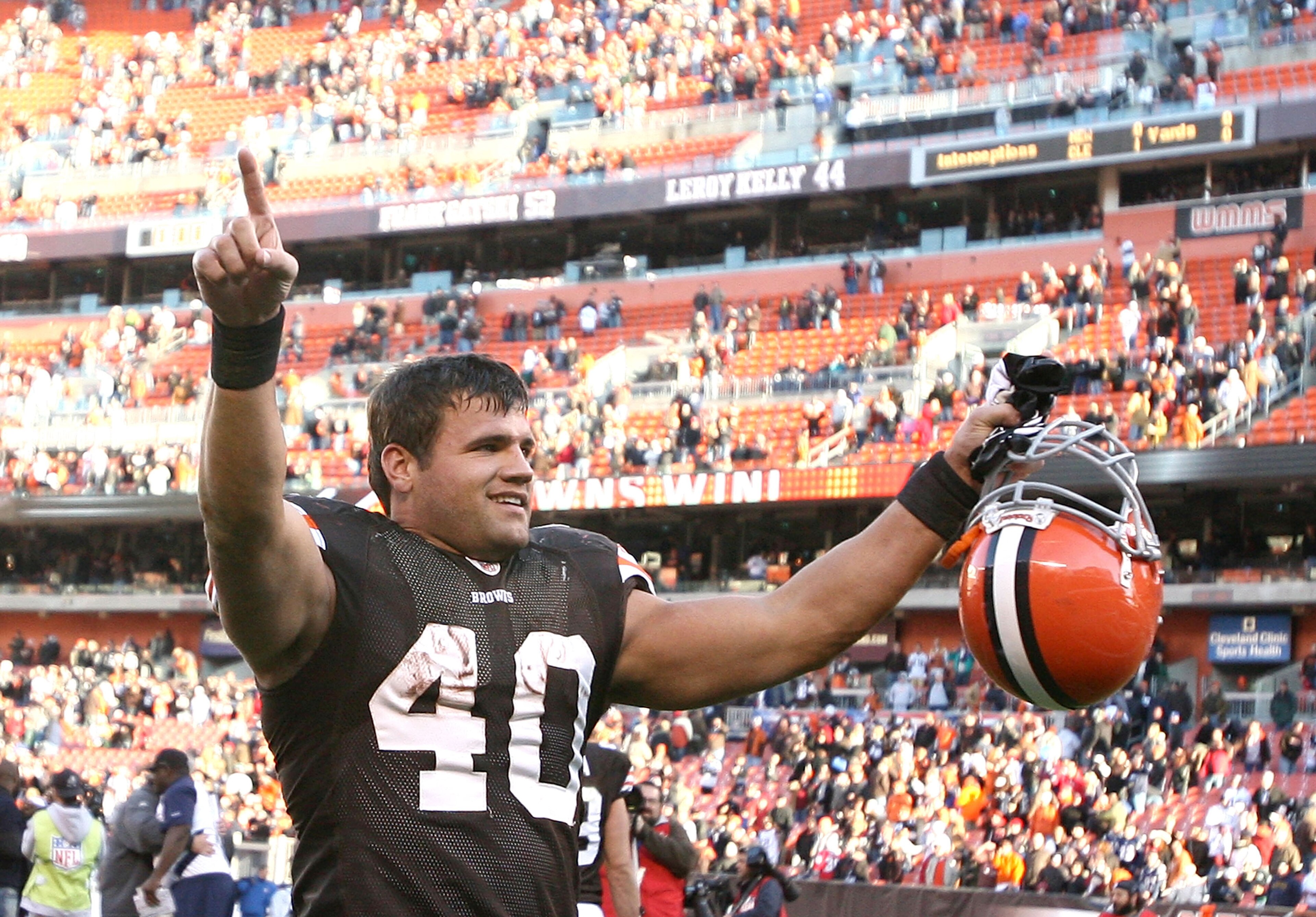 CLEVELAND - NOVEMBER 07: Running back Peyton Hillis #40 of the Cleveland Browns celebrates their victory over the New England Patriots at Cleveland Browns Stadium on November 7, 2010 in Cleveland, Ohio. (Photo by Matt Sullivan/Getty Images) CLEVELAND - NOVEMBER 07: Running back Peyton Hillis #40 of the Cleveland Browns celebrates their victory over the New England Patriots at Cleveland Browns Stadium on November 7, 2010 in Cleveland, Ohio. (Photo by Matt Sullivan/Getty Images)