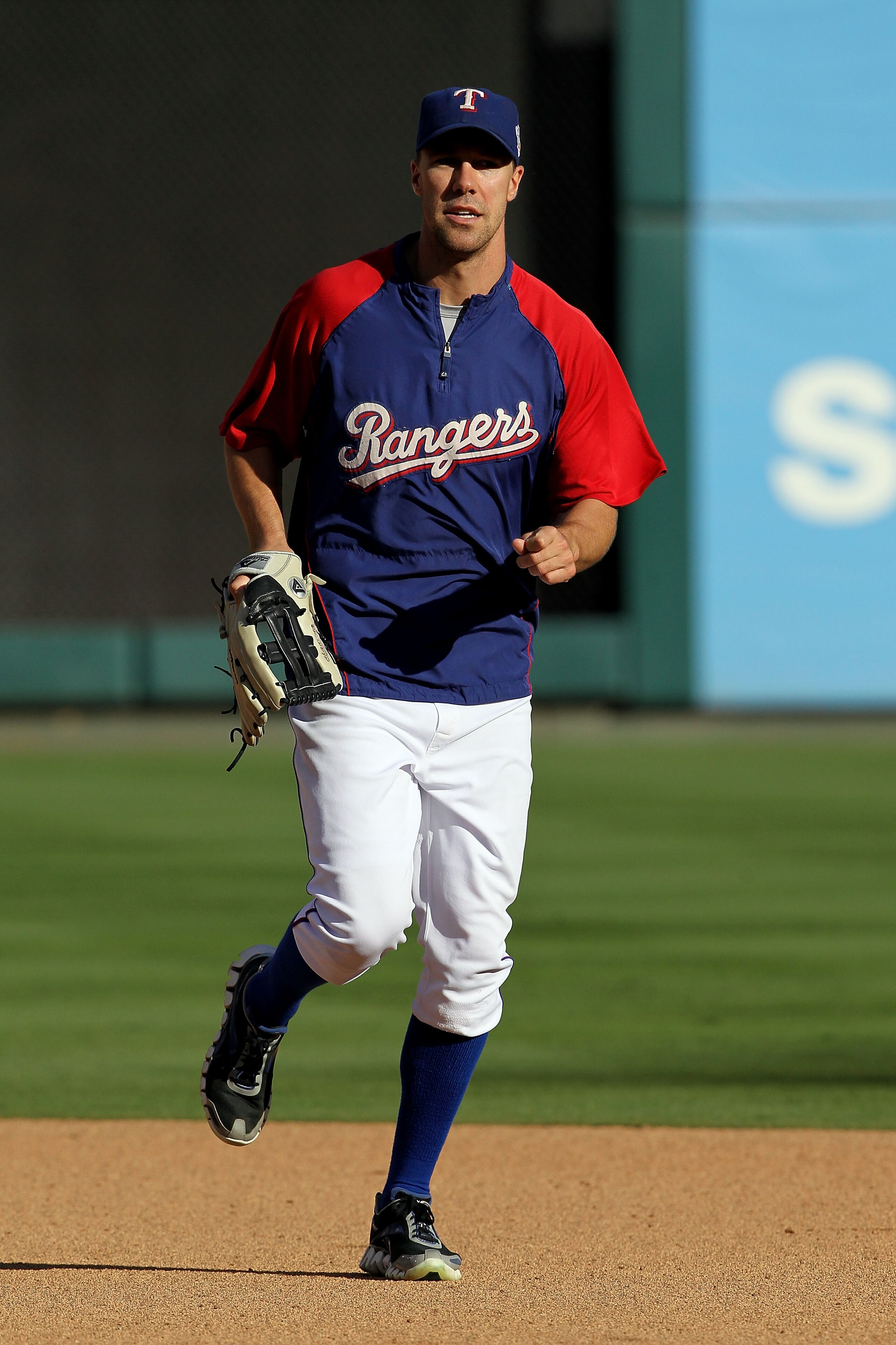 ARLINGTON, TX - NOVEMBER 01:  David Murphy #7 of the Texas Rangers warmsup against the San Francisco Giants in Game Five of the 2010 MLB World Series at Rangers Ballpark in Arlington on November 1, 2010 in Arlington, Texas.  (Photo by Ronald Martinez/Gett