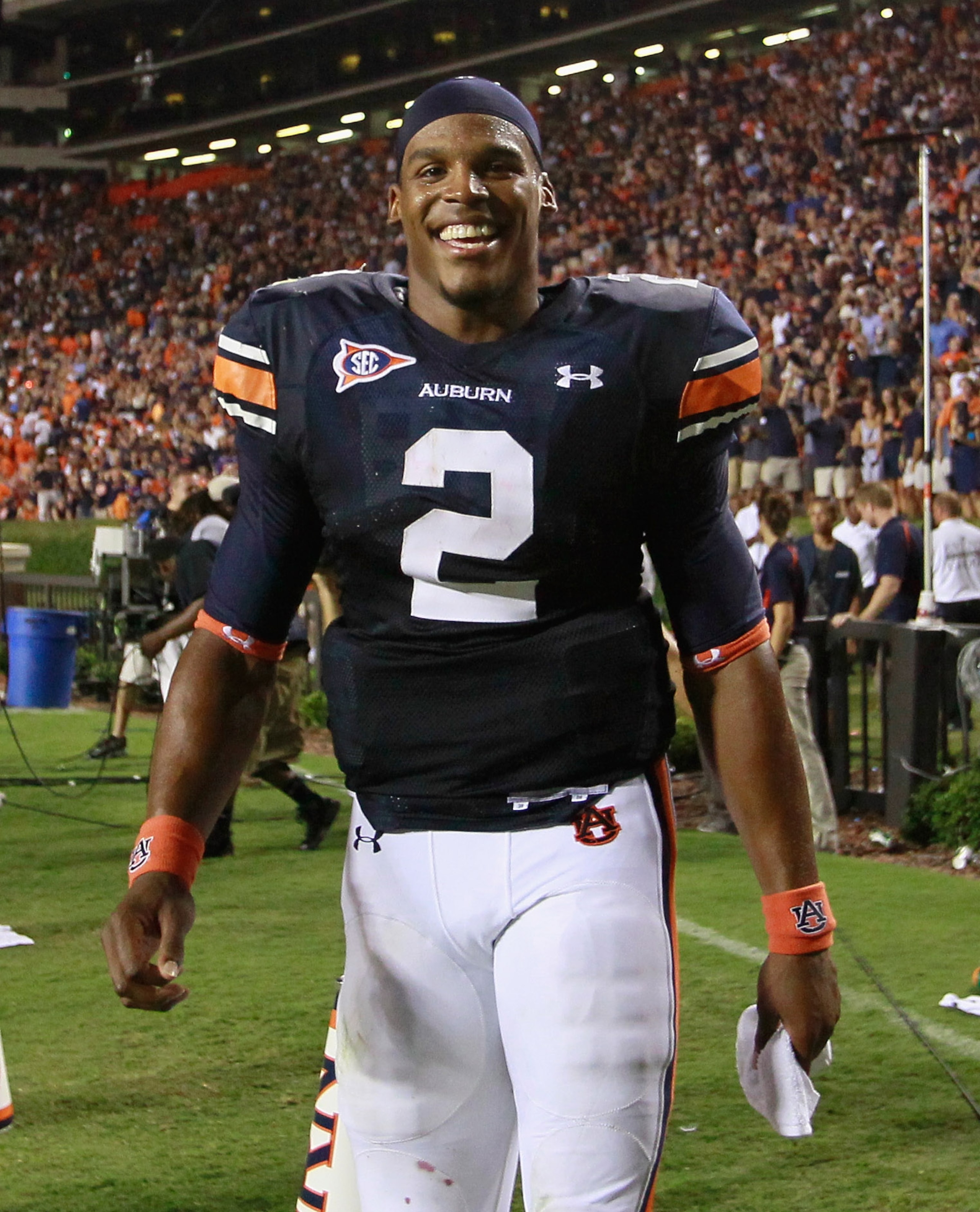 AUBURN, AL - SEPTEMBER 18:  Cameron Newton #2 of the Auburn Tigers against the Clemson Tigers at Jordan-Hare Stadium on September 18, 2010 in Auburn, Alabama.  (Photo by Kevin C. Cox/Getty Images)