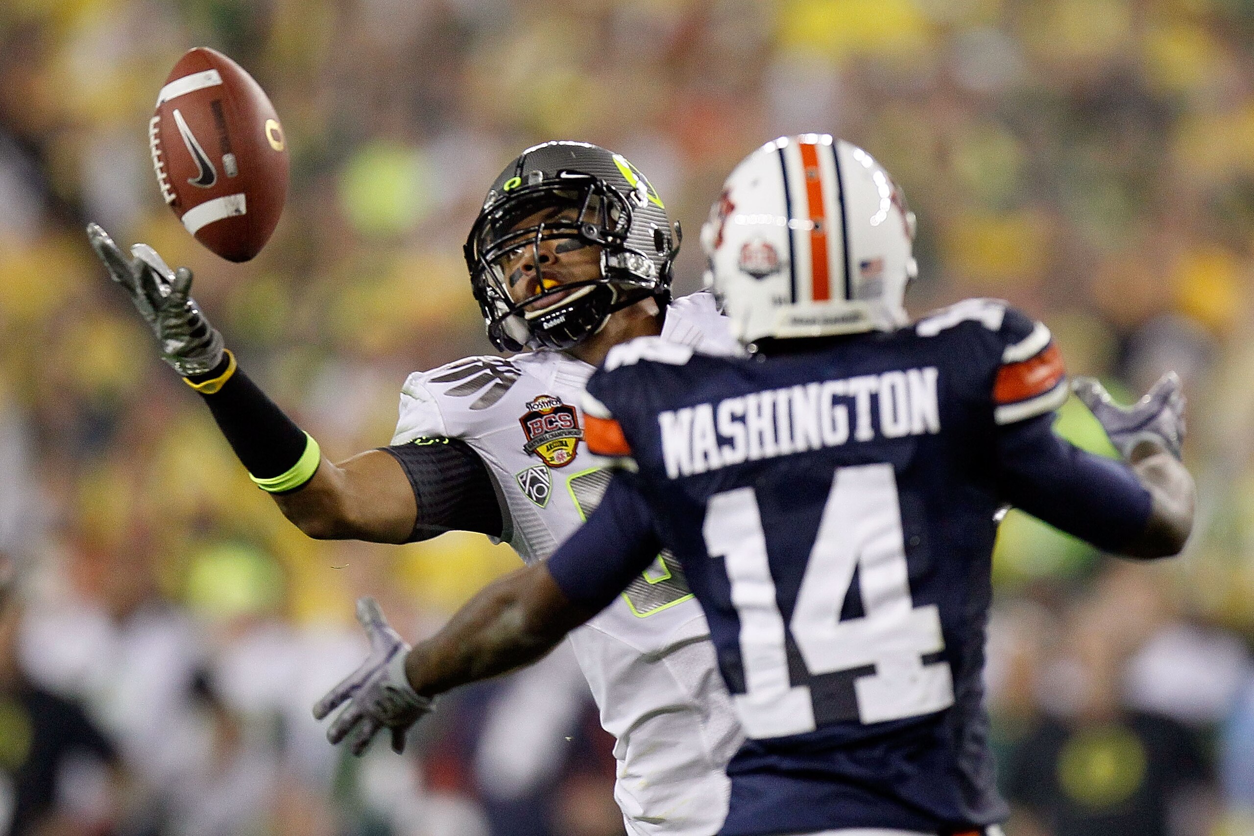 GLENDALE, AZ - JANUARY 10:  Lavasier Tuinei #80 of the Oregon Ducks makes a catch in front of Barrett Trotter #14 of the Auburn Tigers during the Tostitos BCS National Championship Game at University of Phoenix Stadium on January 10, 2011 in Glendale, Ari